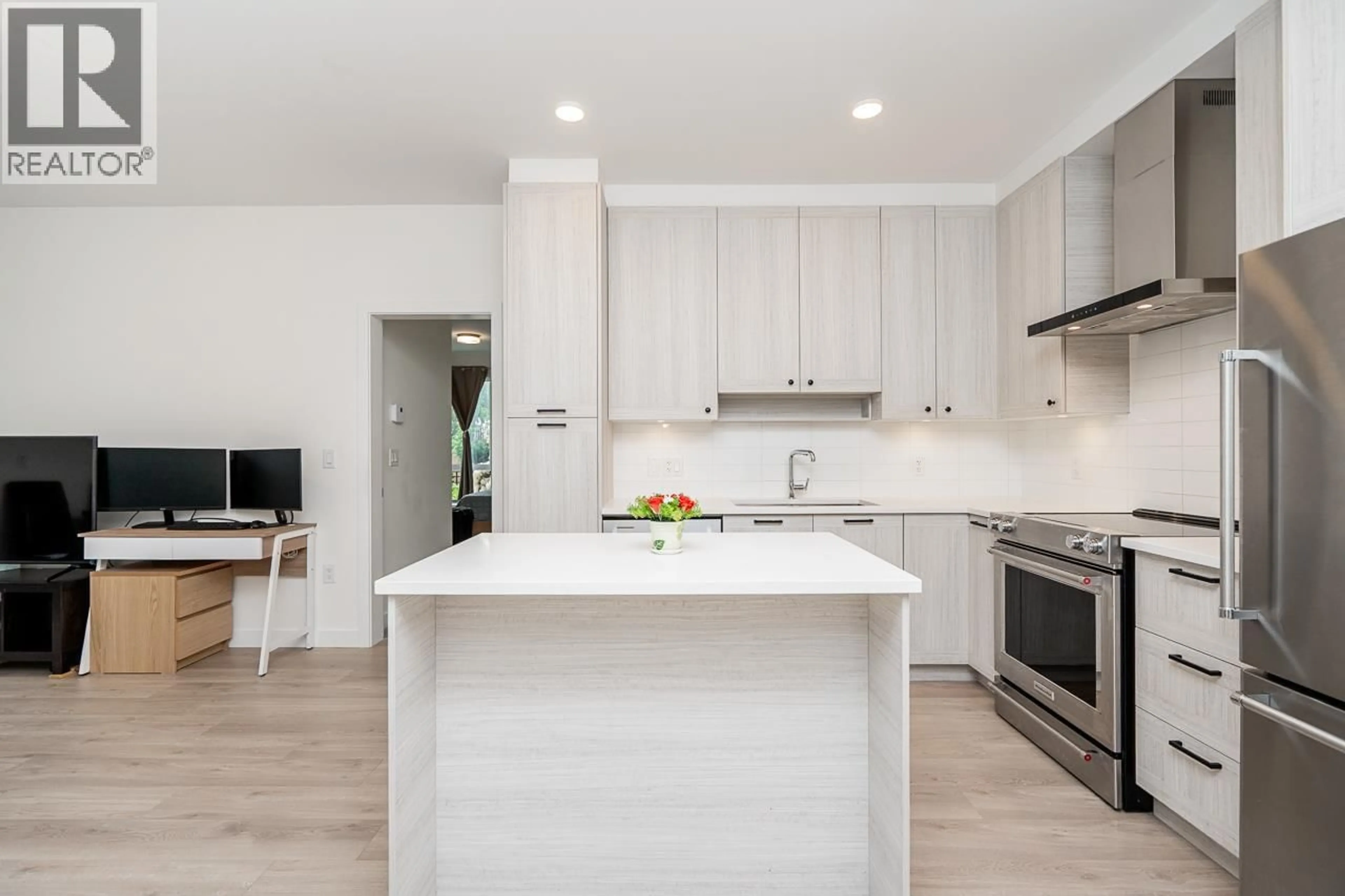 Open concept kitchen, unknown for 102 - 7133 14TH AVENUE, Burnaby British Columbia V3N0H5
