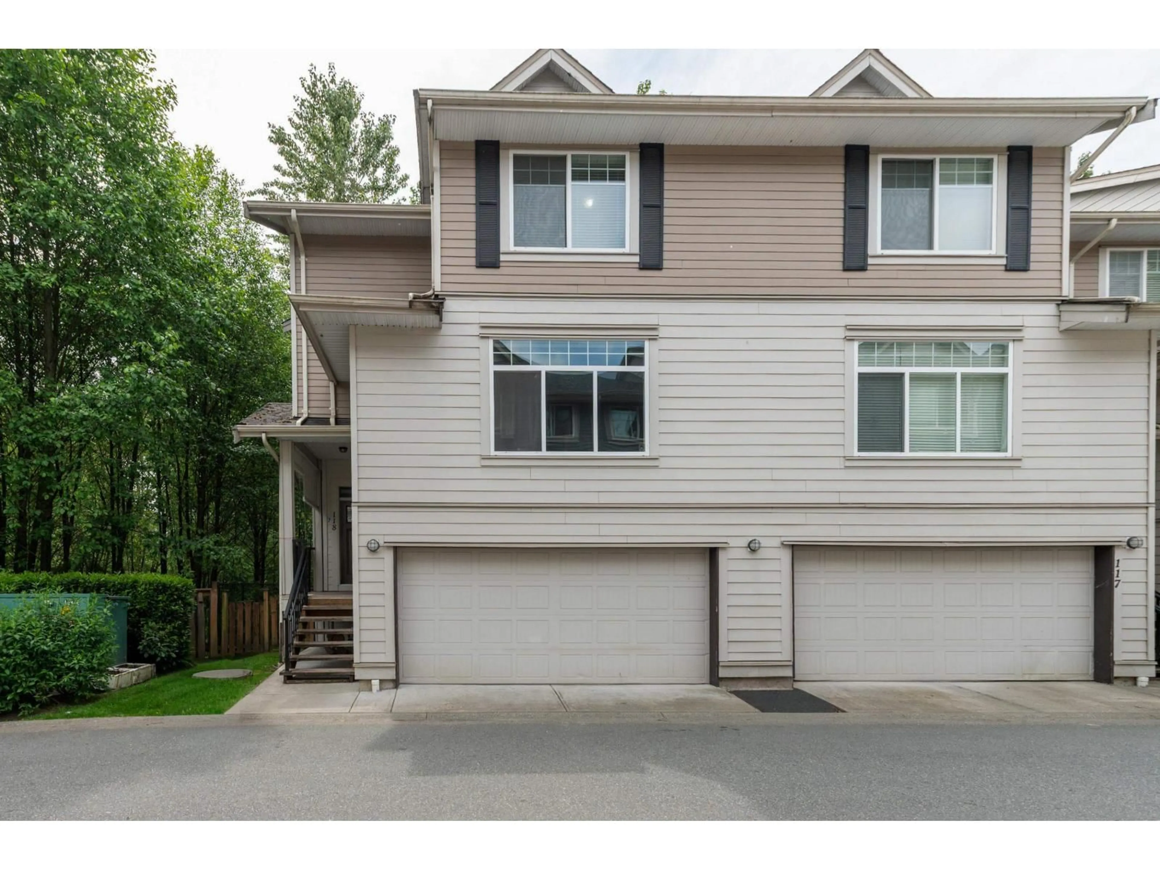 Home with vinyl exterior material, street for 118 - 15399 GUILDFORD DRIVE, Surrey British Columbia V3R7C6