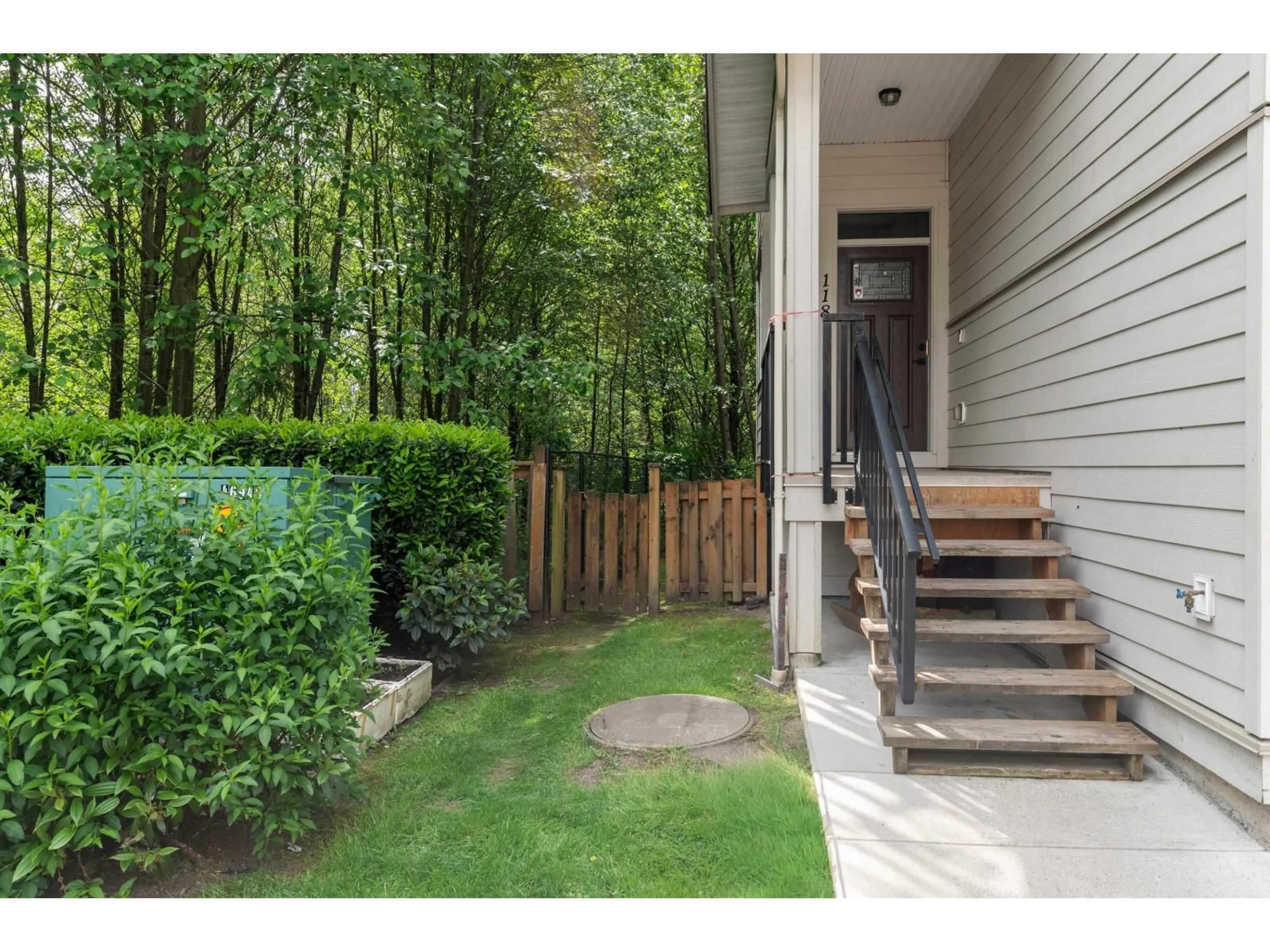 Patio, street for 118 - 15399 GUILDFORD DRIVE, Surrey British Columbia V3R7C6
