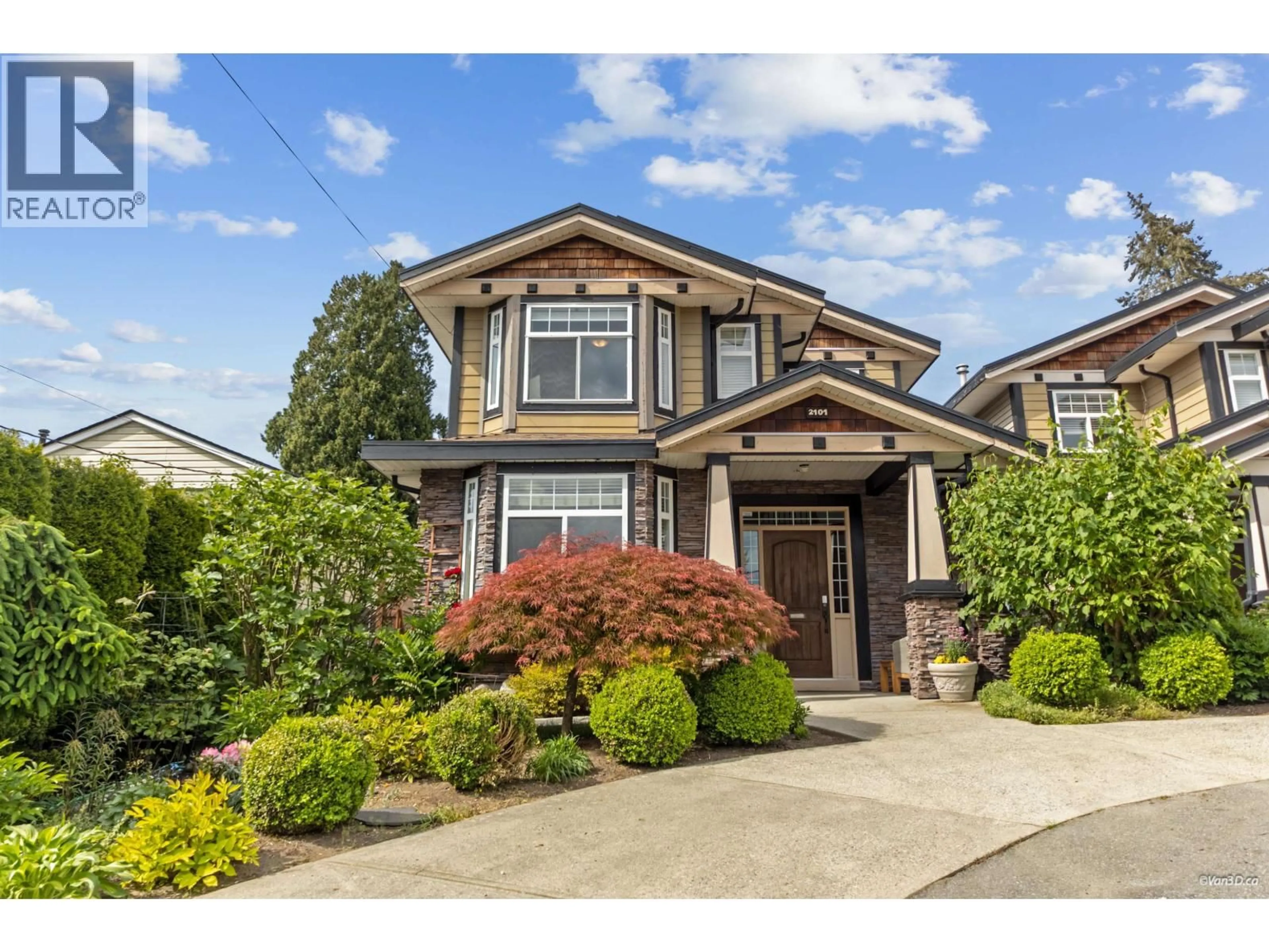 Home with vinyl exterior material, street for 2101 LORRAINE AVENUE, Coquitlam British Columbia V3K2M7