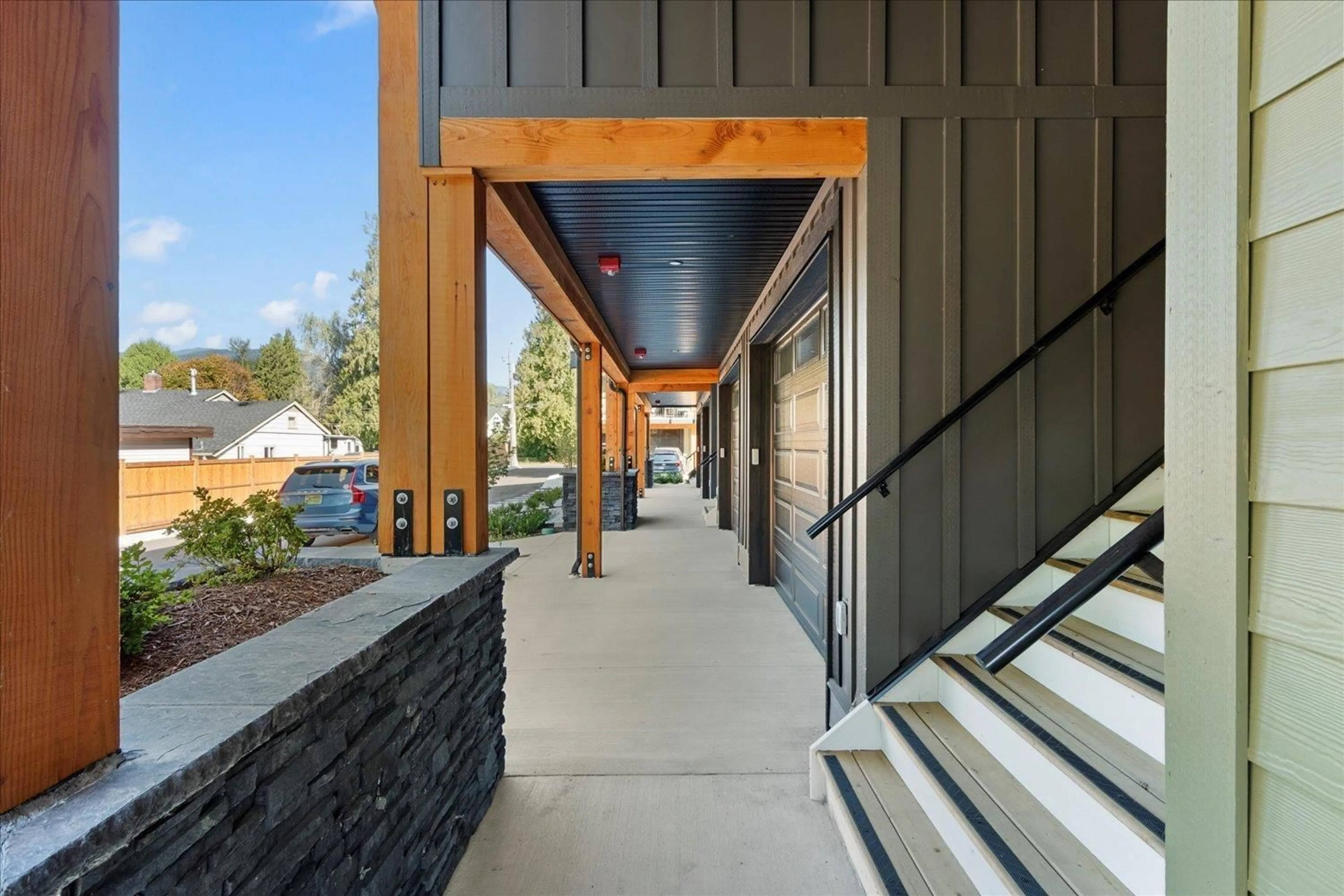 Indoor foyer for 6 - 46106 RIVERSIDE DRIVE, Chilliwack British Columbia V2P3K9