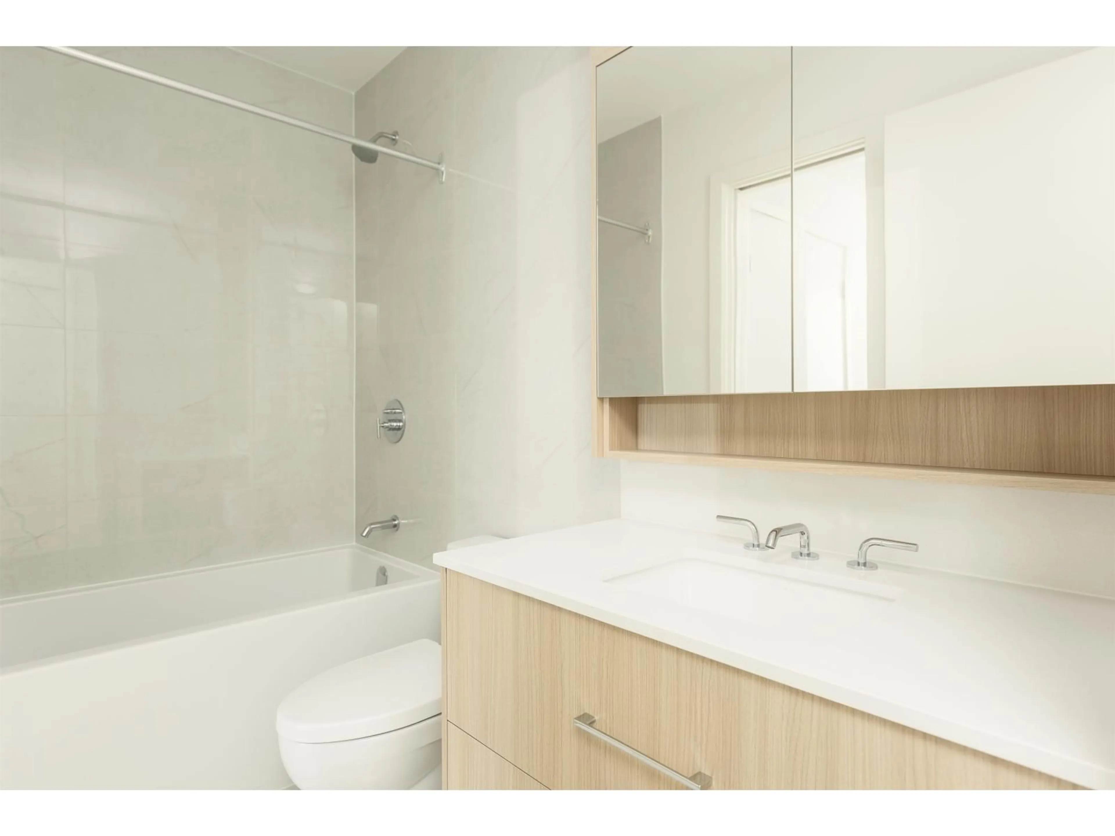 Standard bathroom, ceramic/tile floor for 202 - 9675 KING GEORGE BOULEVARD, Surrey British Columbia V3T0T7