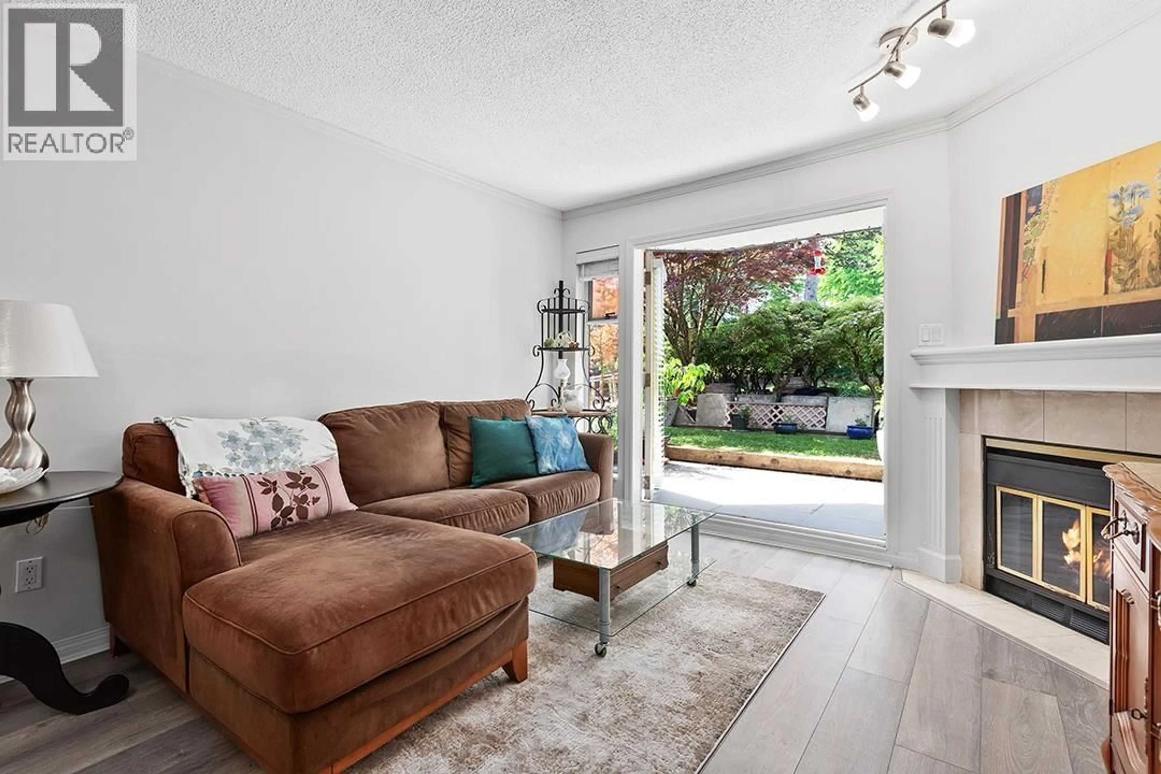 Living room with furniture, unknown for 102 - 74 MINER STREET, New Westminster British Columbia V3L5N6