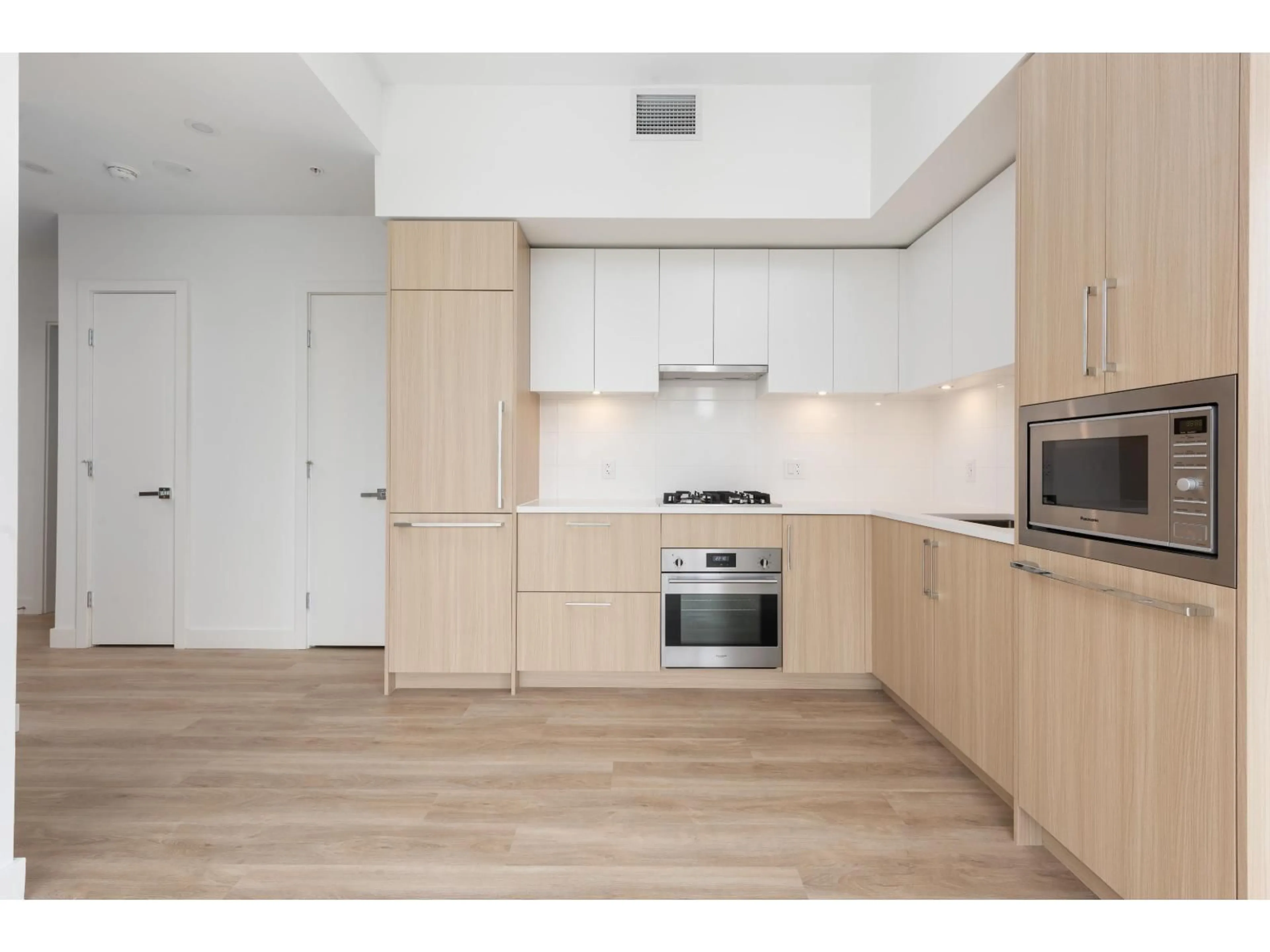 Standard kitchen, wood/laminate floor for 416 - 9675 KING GEORGE BOULEVARD, Surrey British Columbia V3T0T7