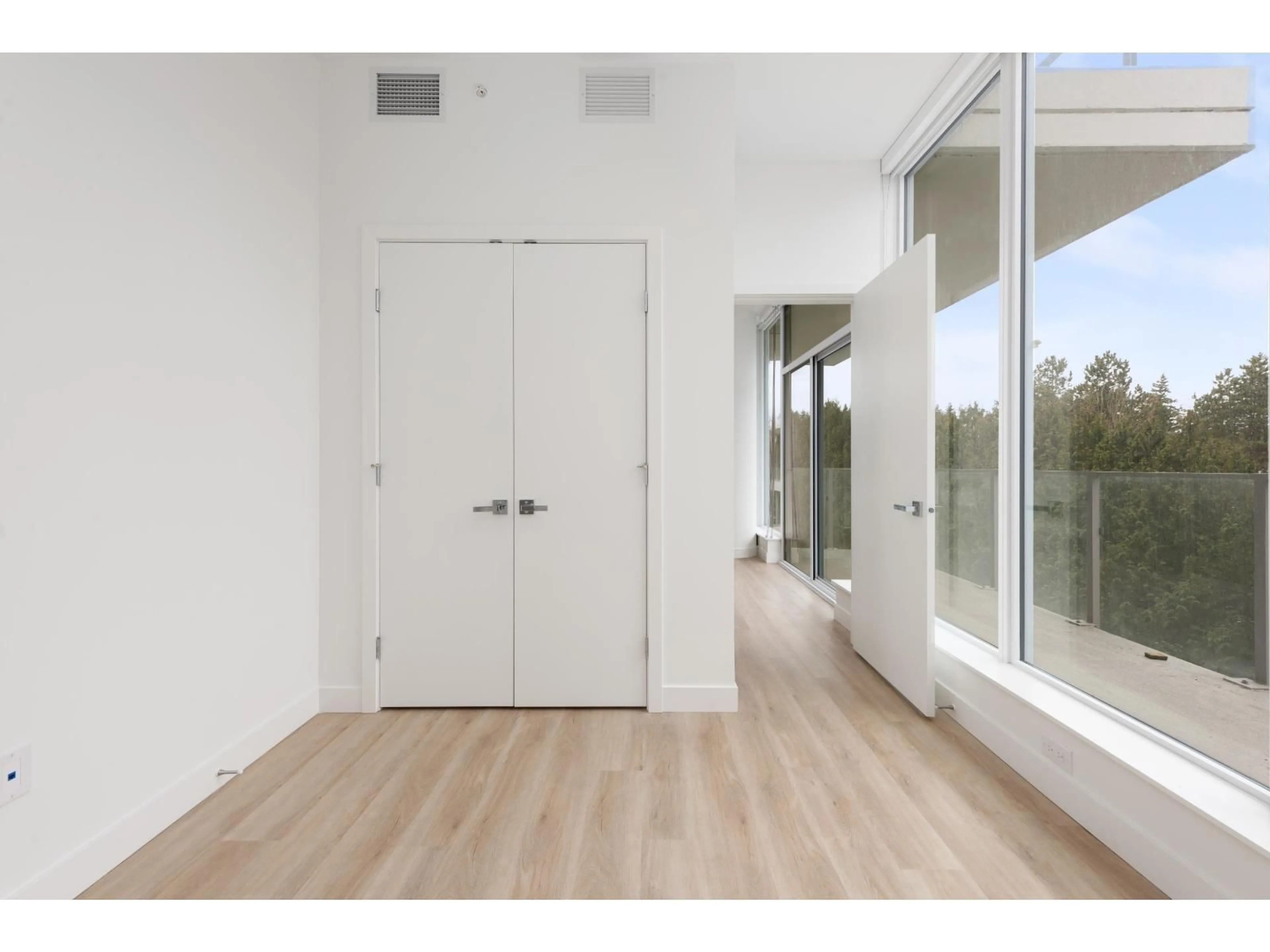 Indoor entryway for 416 - 9675 KING GEORGE BOULEVARD, Surrey British Columbia V3T0T7