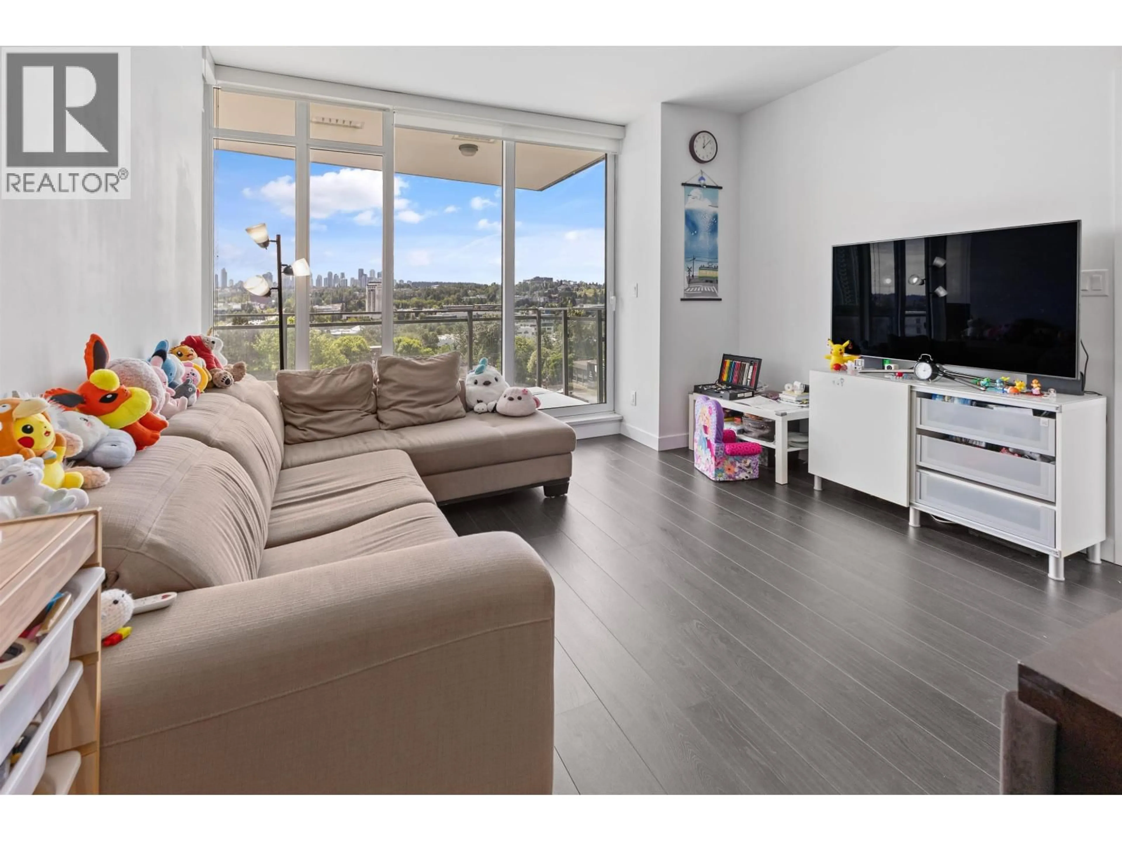 Living room with furniture, unknown for 607 - 2085 SKYLINE COURT, Burnaby British Columbia V5C0M6