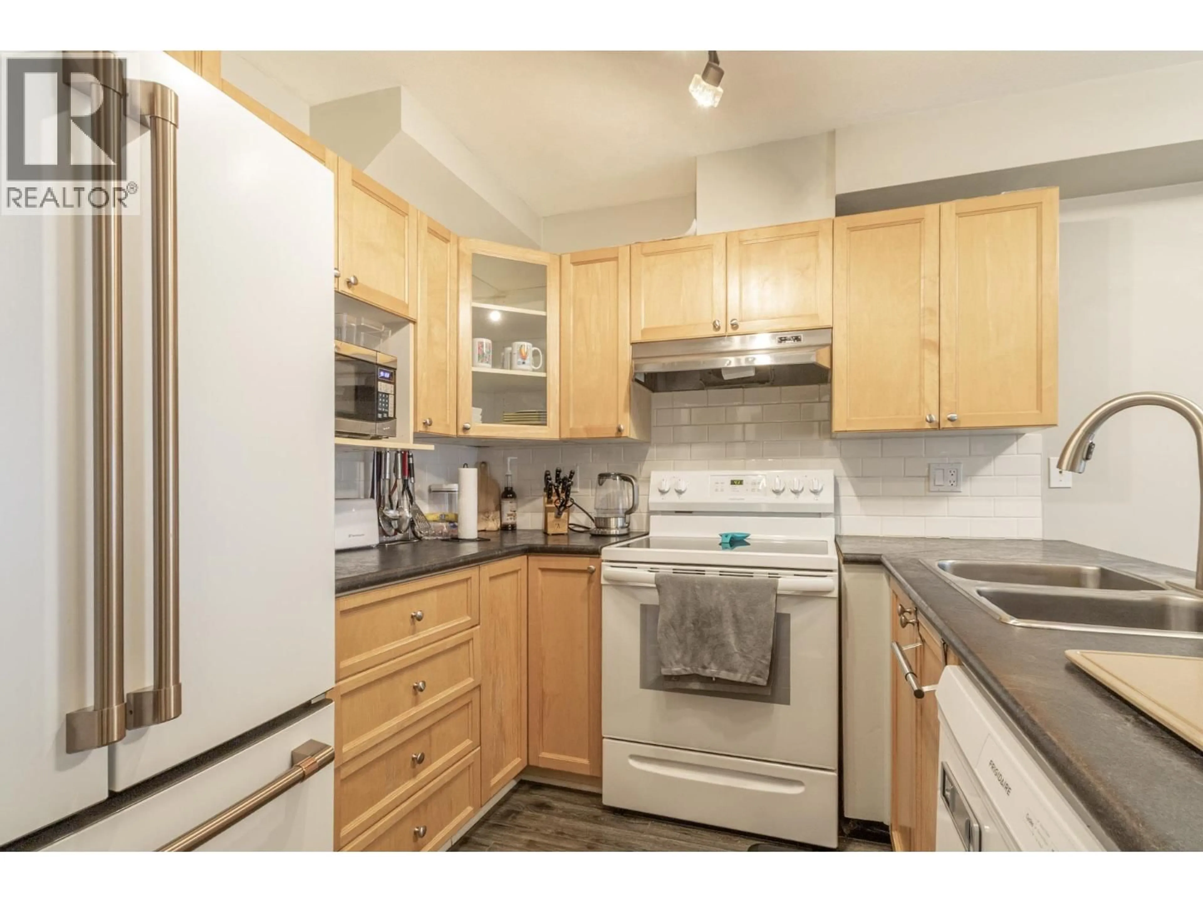 Standard kitchen, unknown for 84 - 12099 237 STREET, Maple Ridge British Columbia V4R2C3