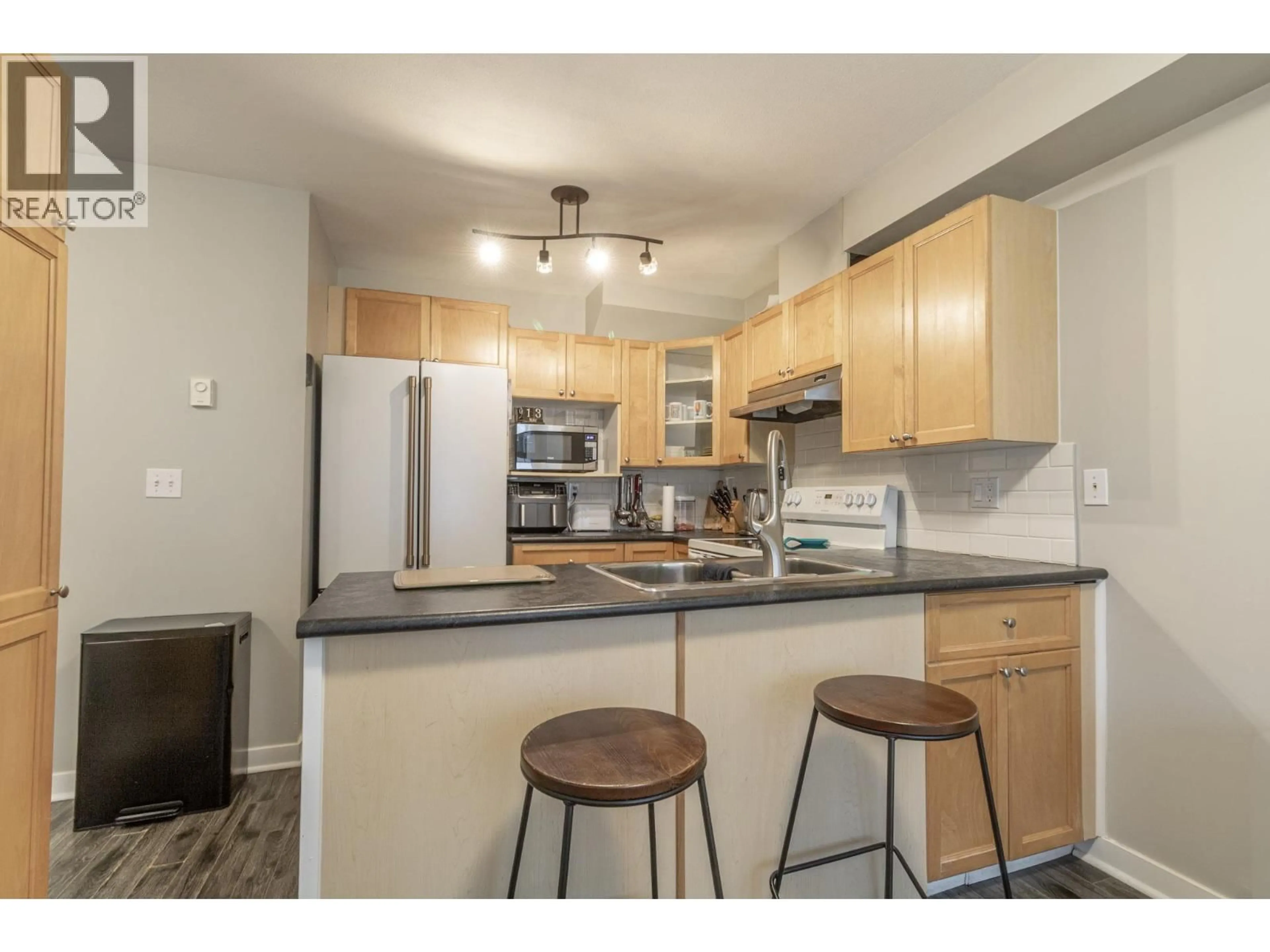Standard kitchen, unknown for 84 - 12099 237 STREET, Maple Ridge British Columbia V4R2C3