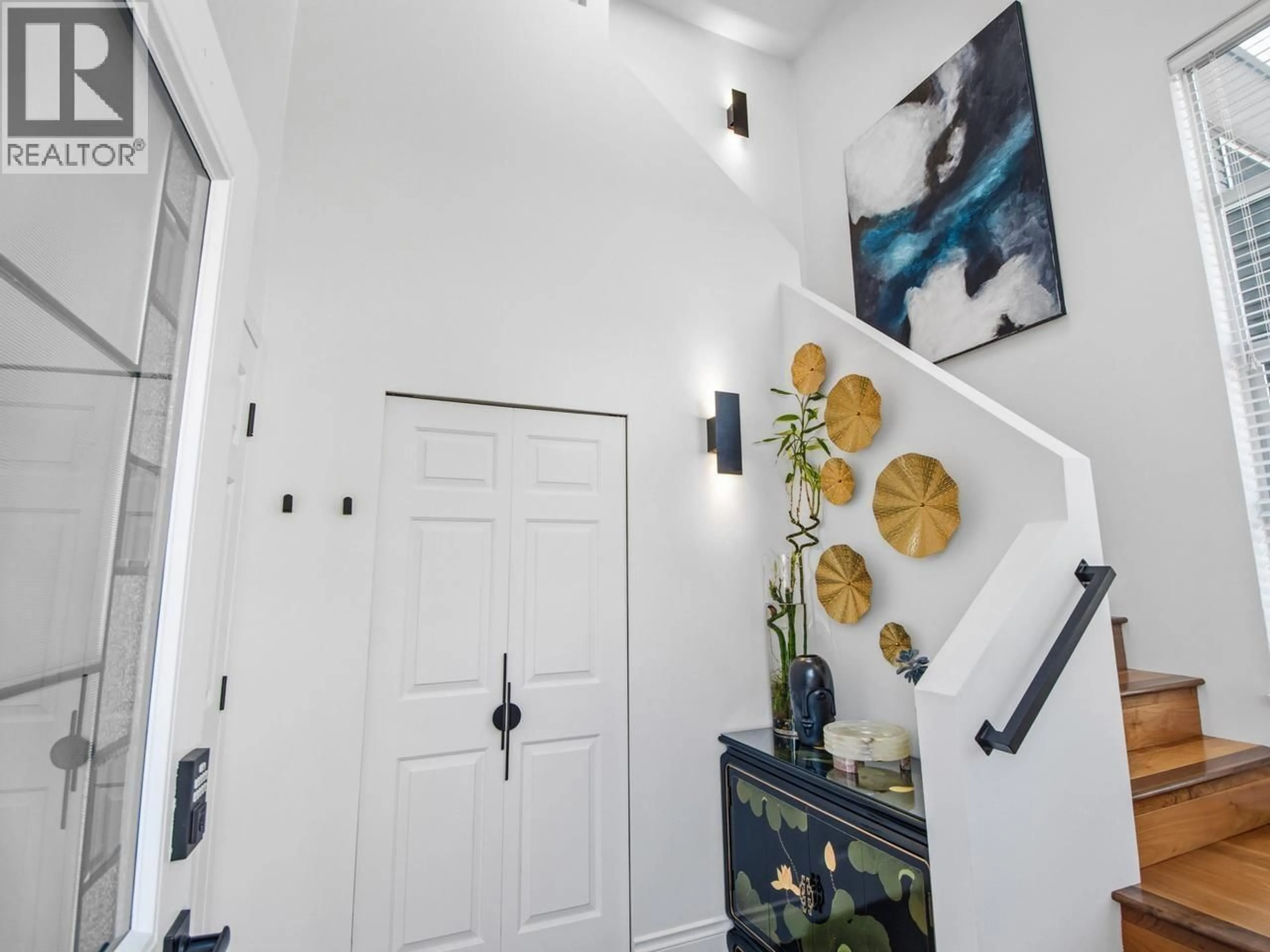 Indoor entryway for 14 - 6320 48A AVENUE, Delta British Columbia V4K4W3
