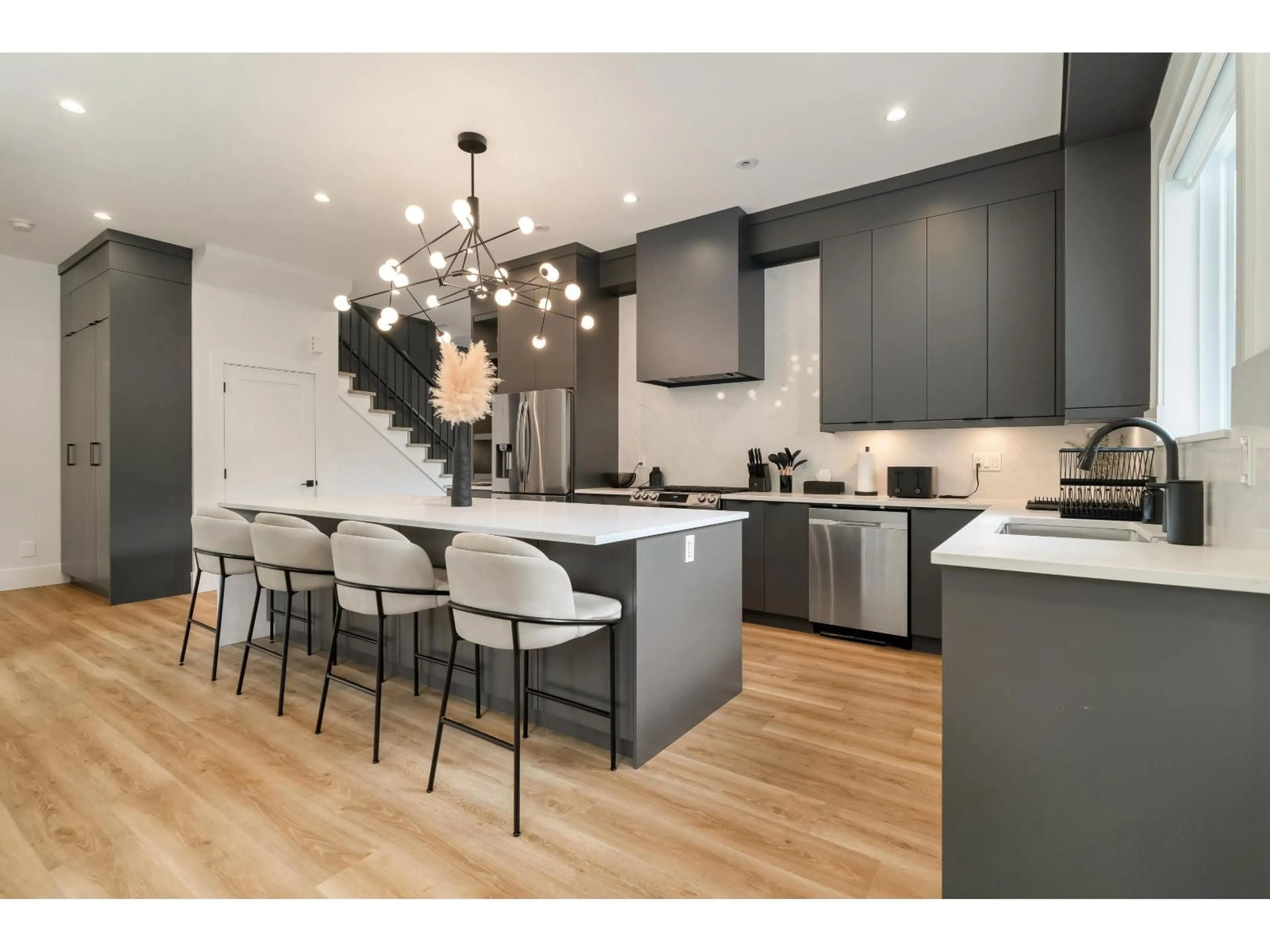 Contemporary kitchen, wood/laminate floor for 7299 200A STREET, Langley British Columbia V2Y3G5