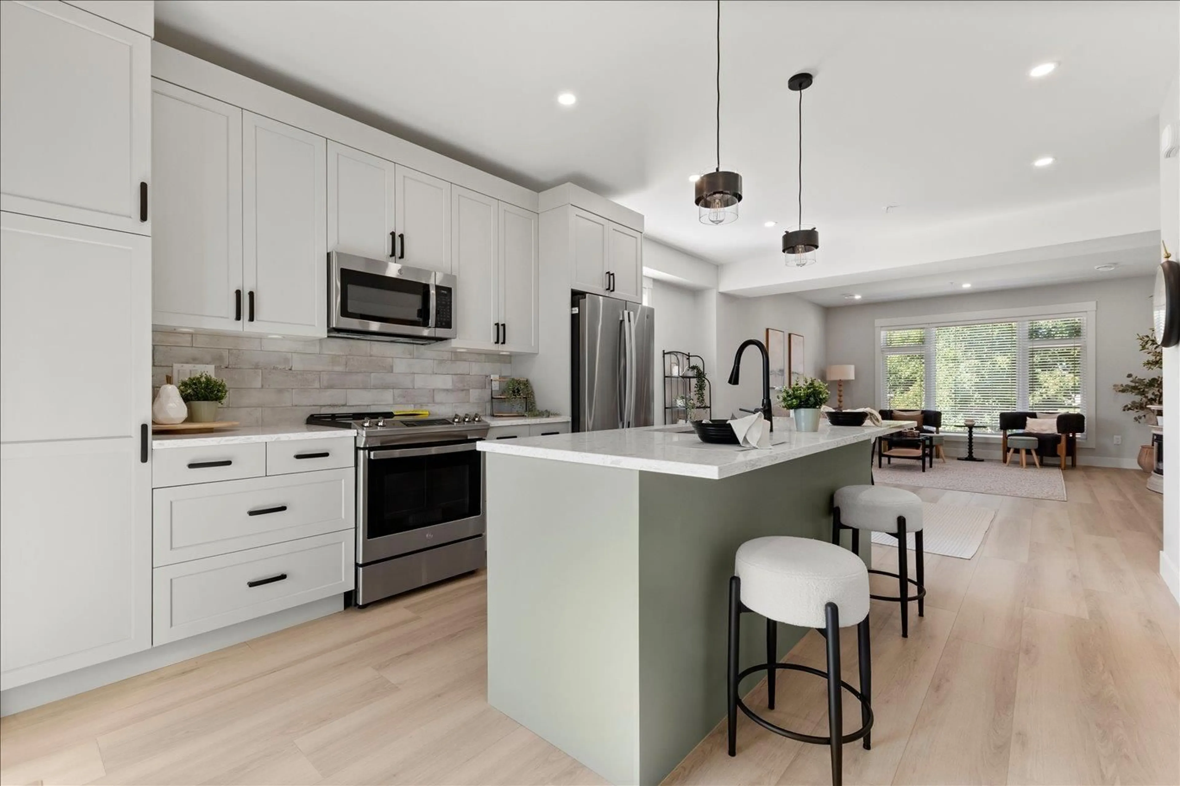Open concept kitchen, ceramic/tile floor for 5 - 46106 RIVERSIDE DRIVE, Chilliwack British Columbia V2P3K9