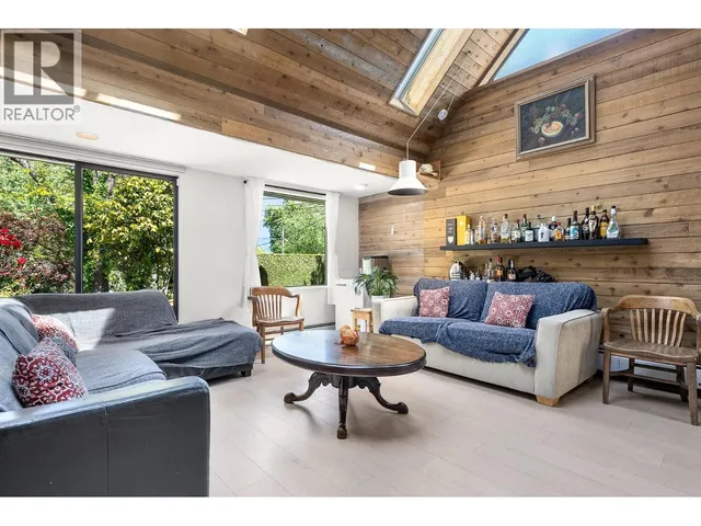 4316 2ND AVENUE, Vancouver 5