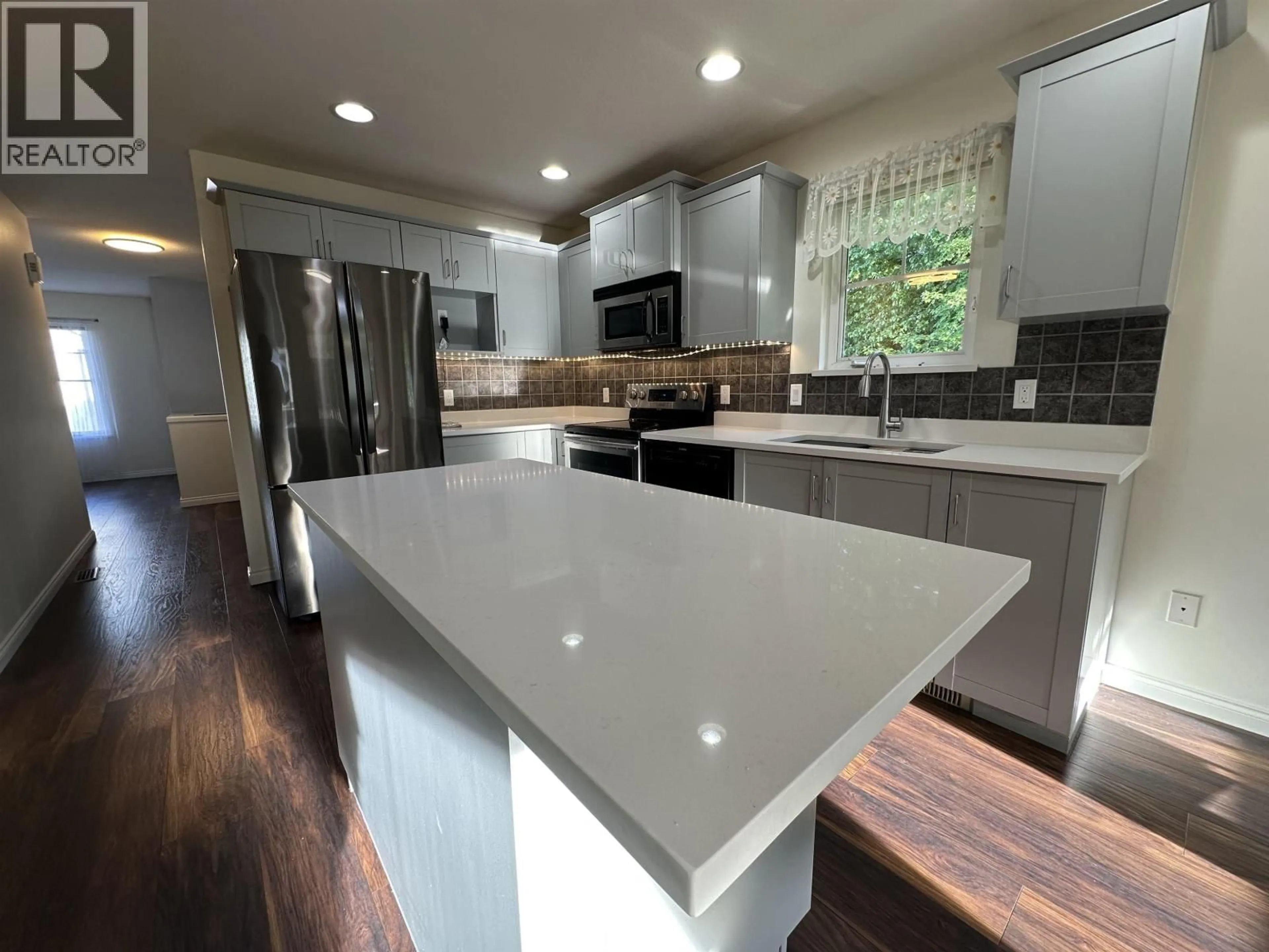 Contemporary kitchen, unknown for 328 - 3000 RIVERBEND DRIVE, Coquitlam British Columbia V3C6R1