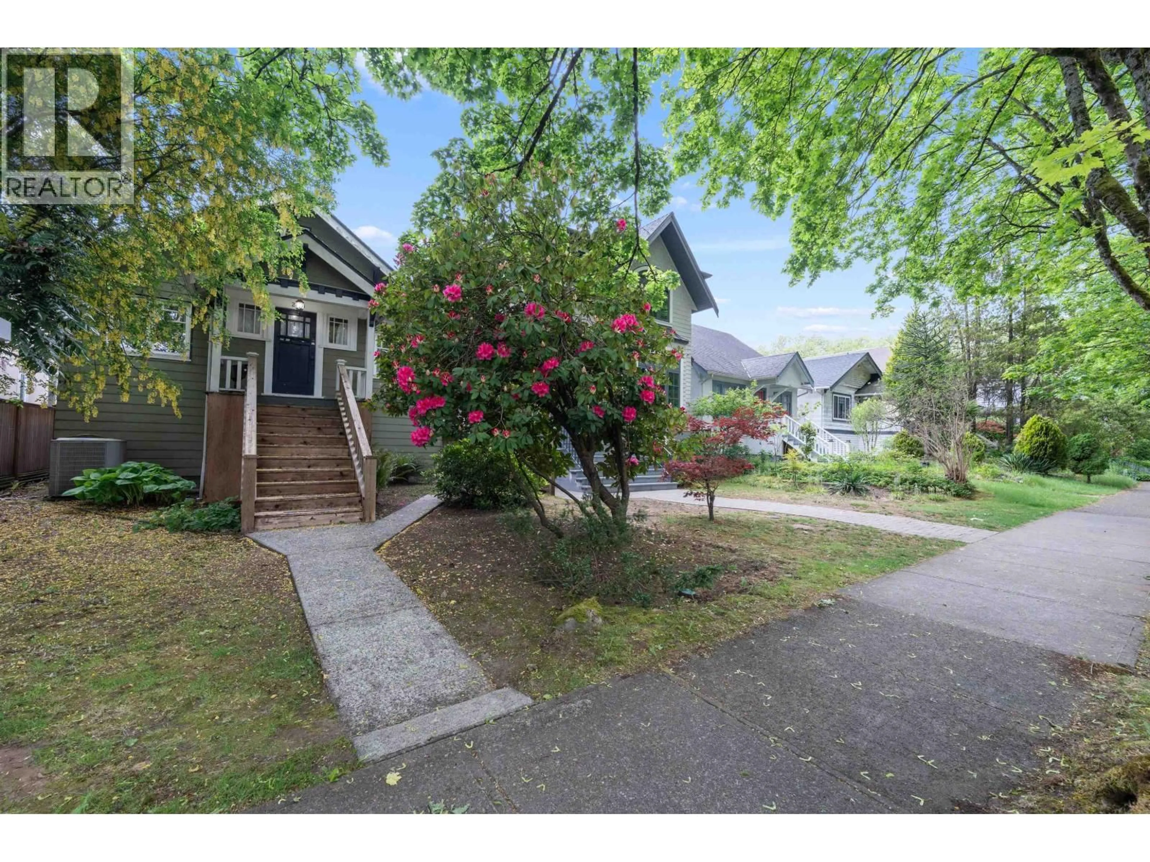 A pic from outside/outdoor area/front of a property/back of a property/a pic from drone, street for 2820 13TH AVENUE, Vancouver British Columbia V6K2T7