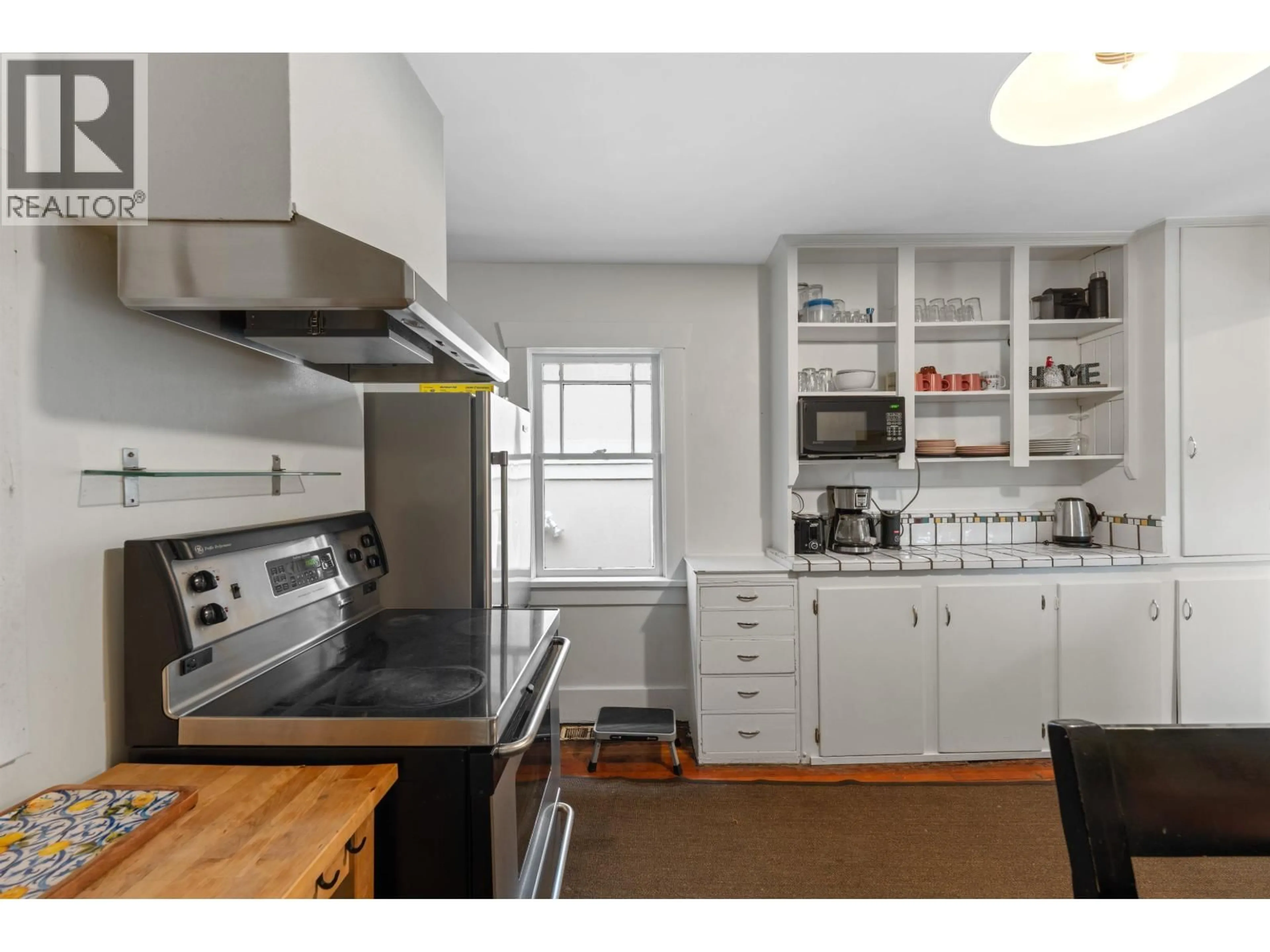 Standard kitchen, unknown for 2820 13TH AVENUE, Vancouver British Columbia V6K2T7
