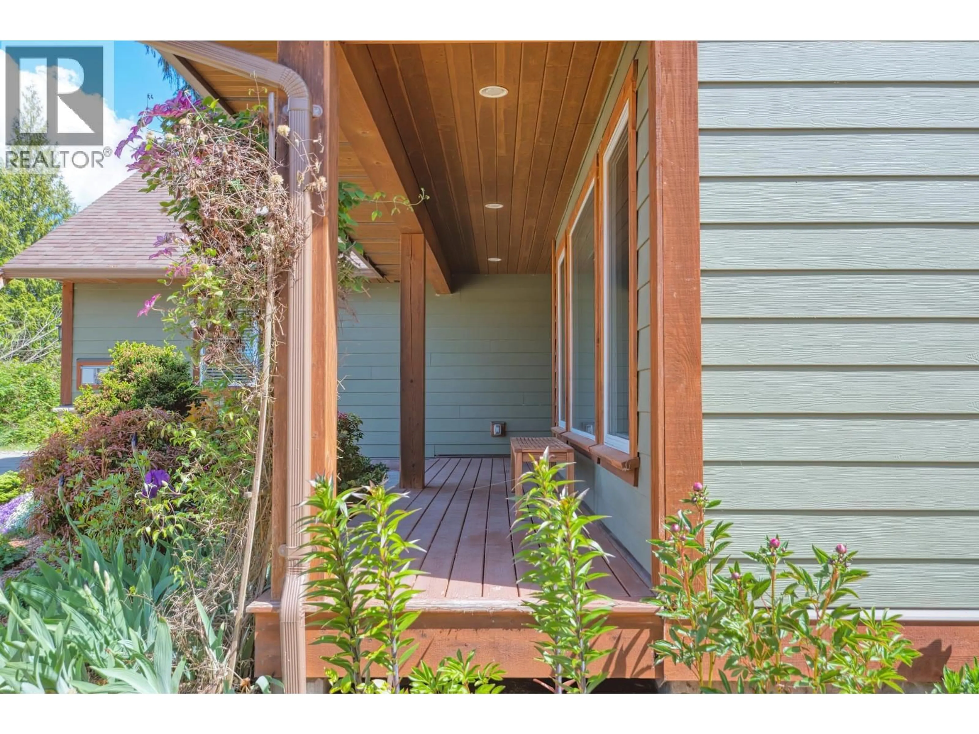 Indoor entryway for 1420 SUNDANCE PLACE, Gibsons British Columbia V0N1V5