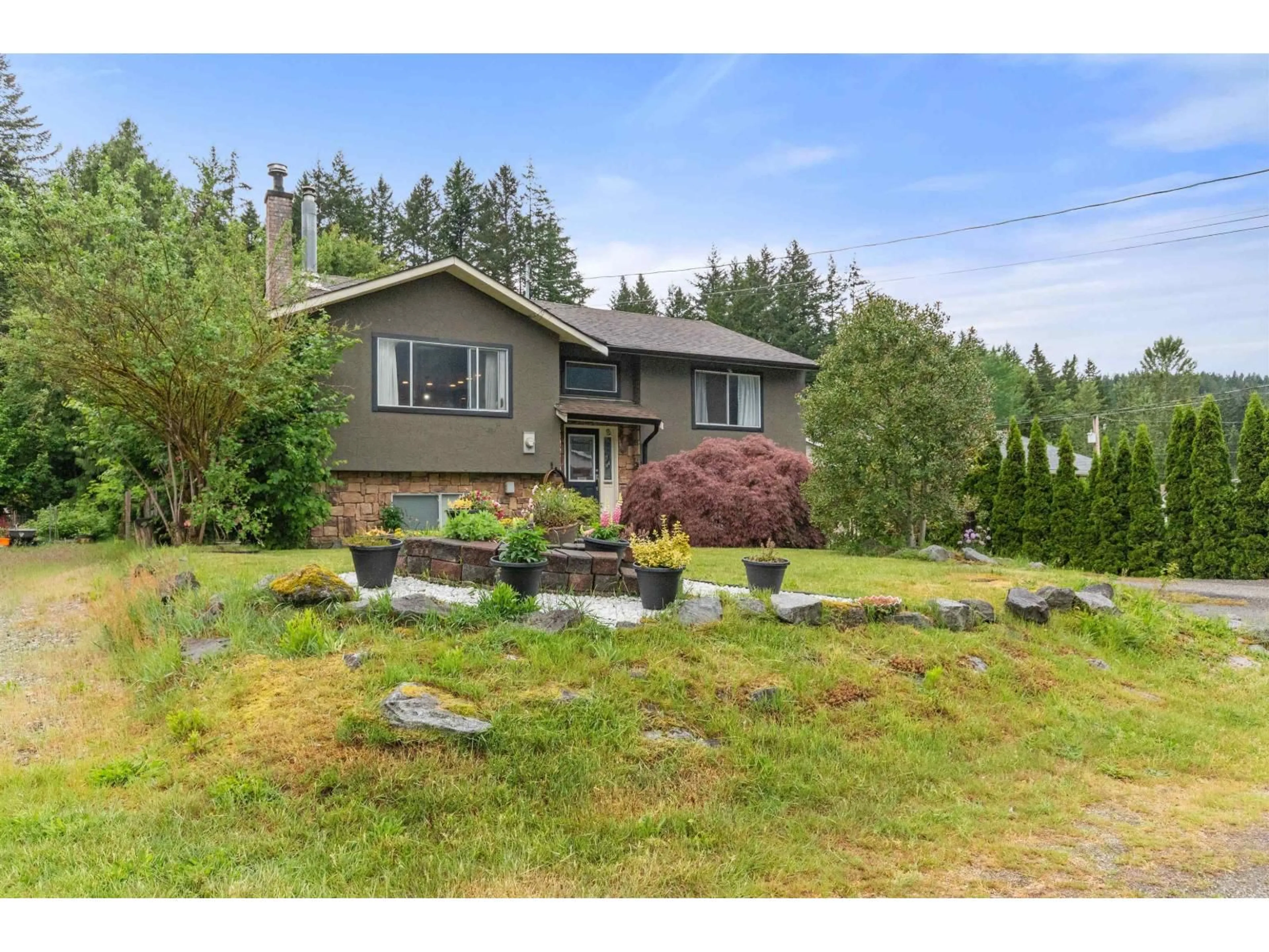 A pic from outside/outdoor area/front of a property/back of a property/a pic from drone, unknown for 21111 LAKEVIEW CRESCENT, Hope British Columbia V0X1L1