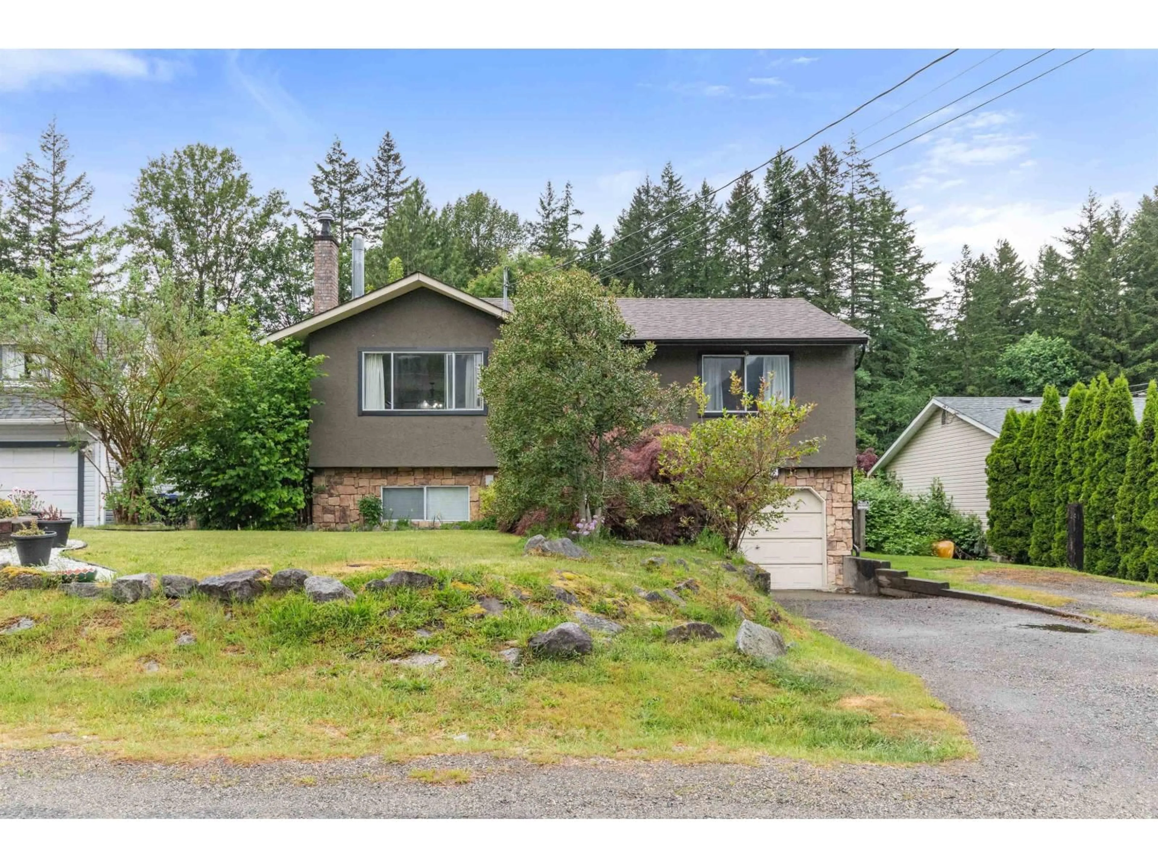Home with vinyl exterior material, street for 21111 LAKEVIEW CRESCENT, Hope British Columbia V0X1L1