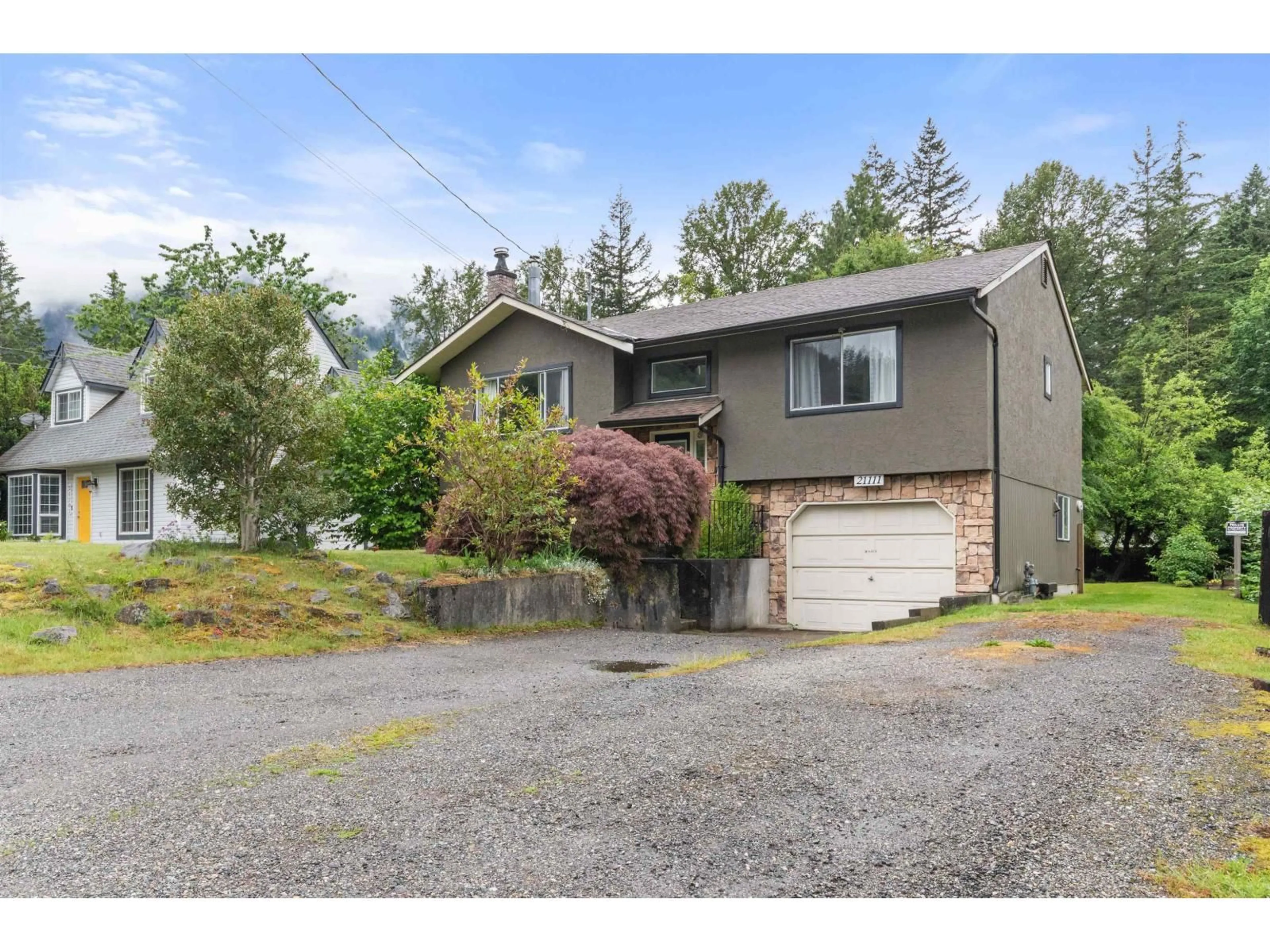 Home with vinyl exterior material, street for 21111 LAKEVIEW CRESCENT, Hope British Columbia V0X1L1