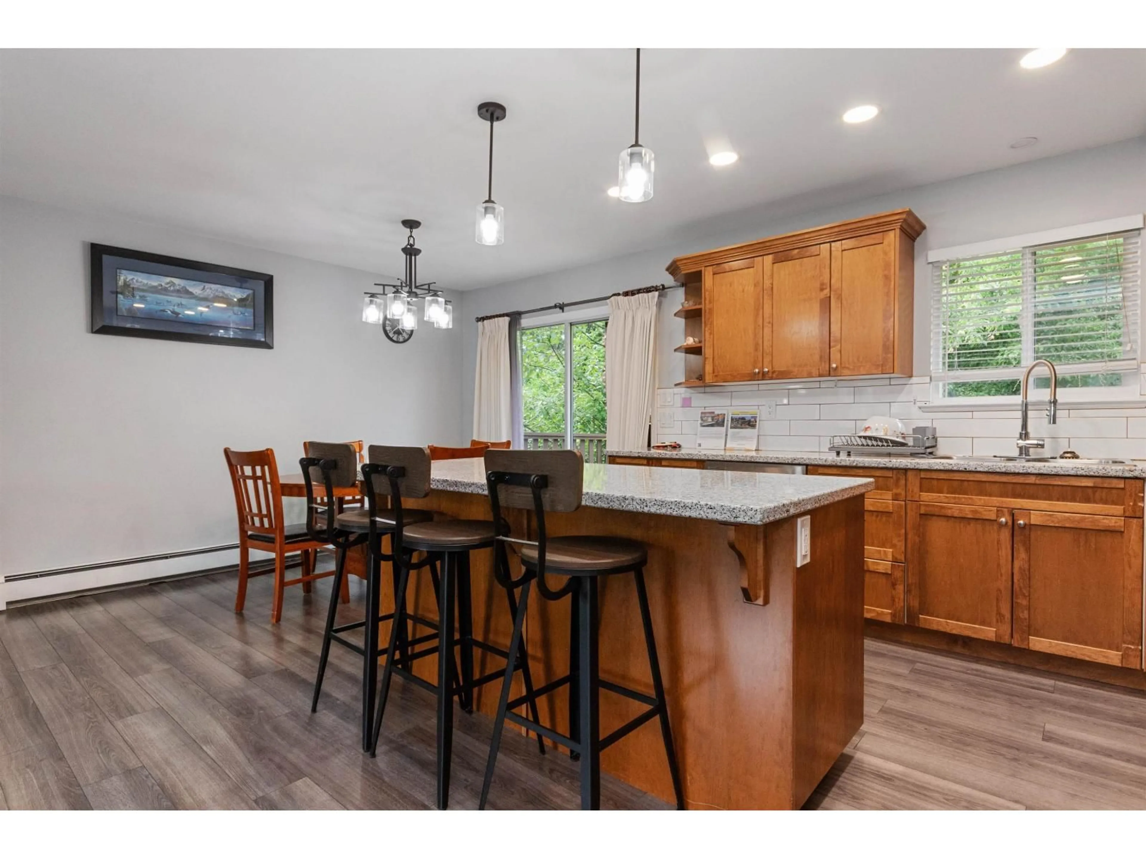 Open concept kitchen, wood/laminate floor for 21111 LAKEVIEW CRESCENT, Hope British Columbia V0X1L1