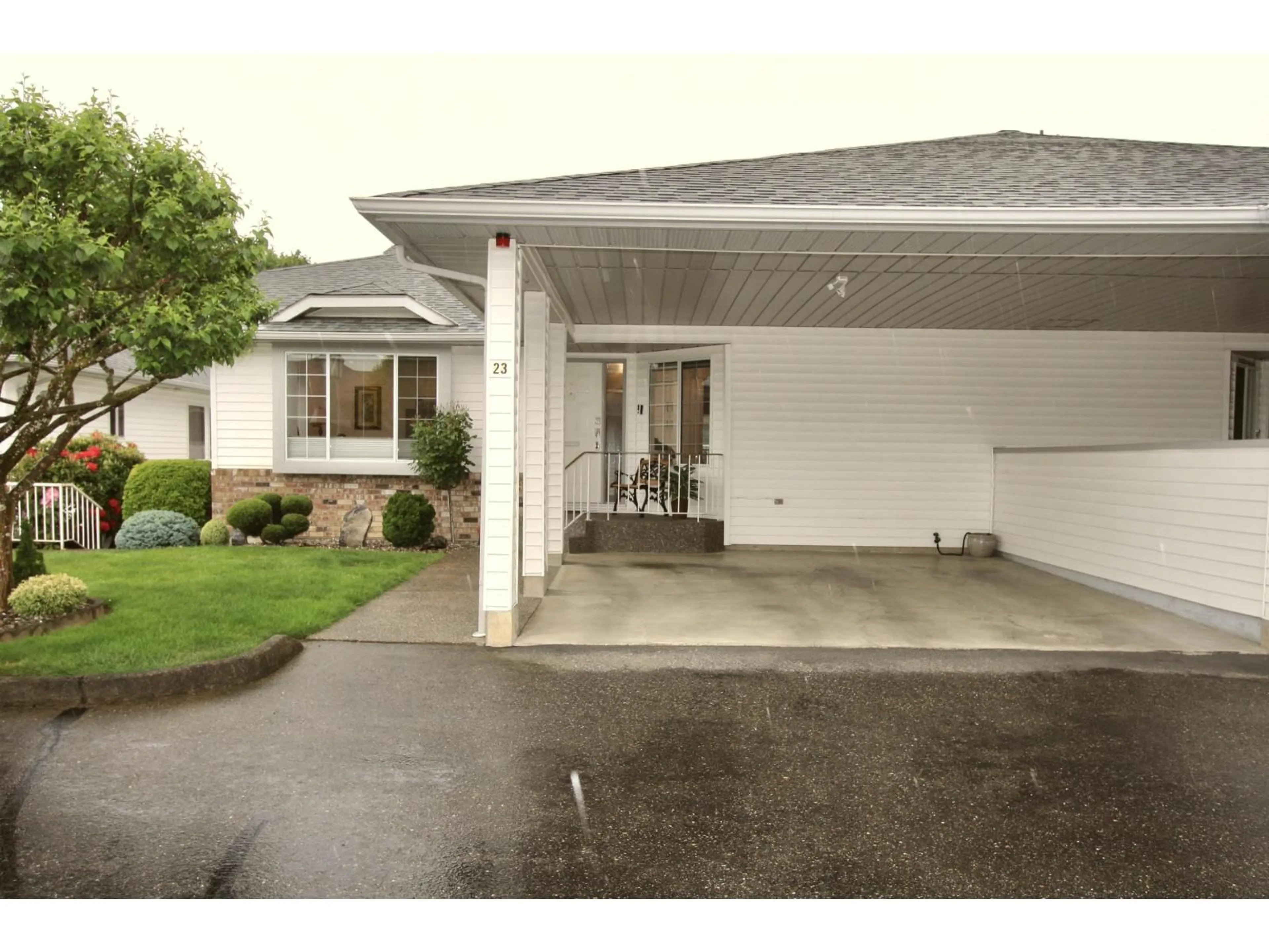 Indoor garage for 23 - 3055 TRAFALGAR STREET, Abbotsford British Columbia V2S7X8
