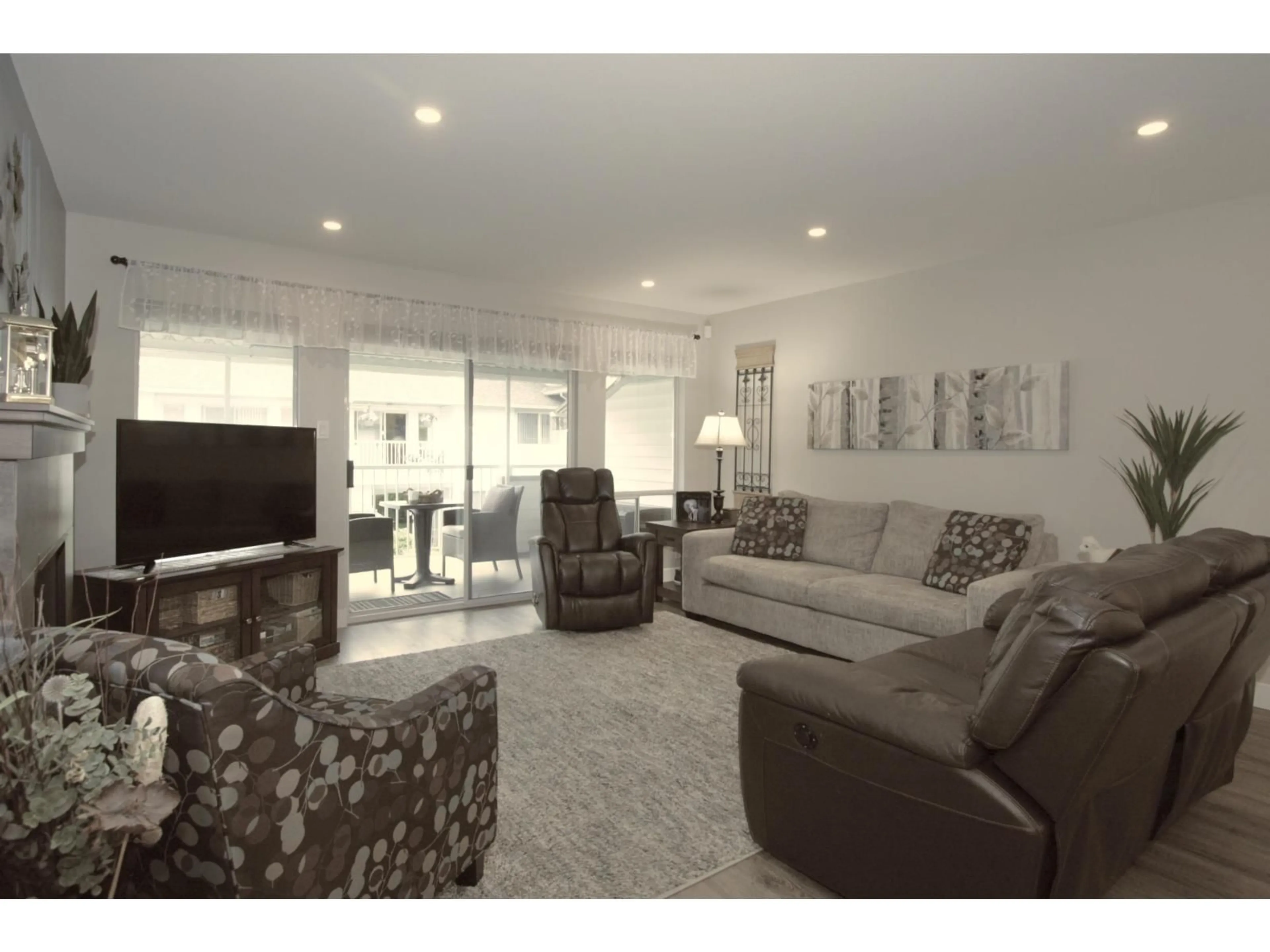 Living room with furniture, unknown for 23 - 3055 TRAFALGAR STREET, Abbotsford British Columbia V2S7X8