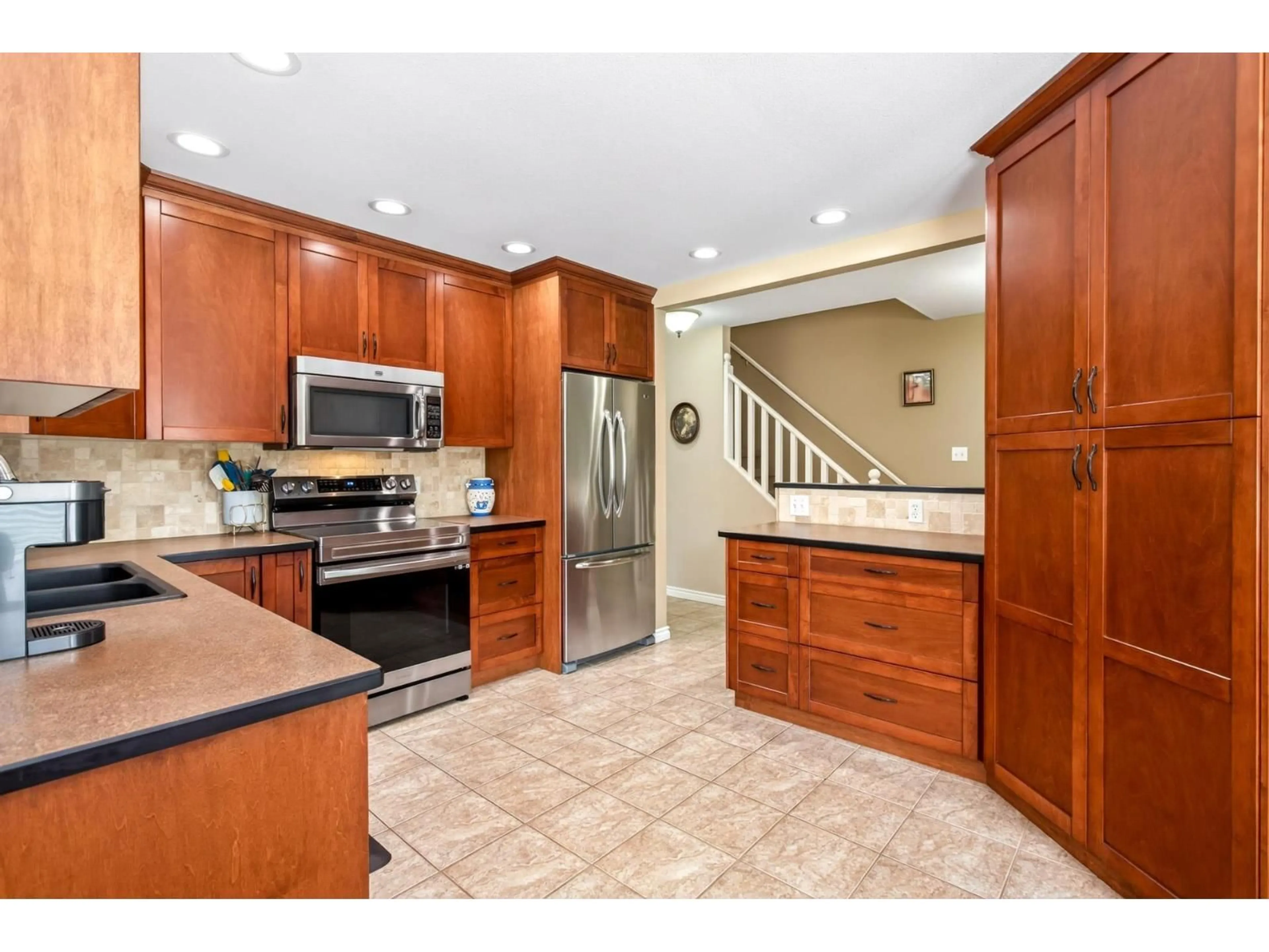 Open concept kitchen, ceramic/tile floor for 158 - 8737 212 STREET, Langley British Columbia V1M2C8