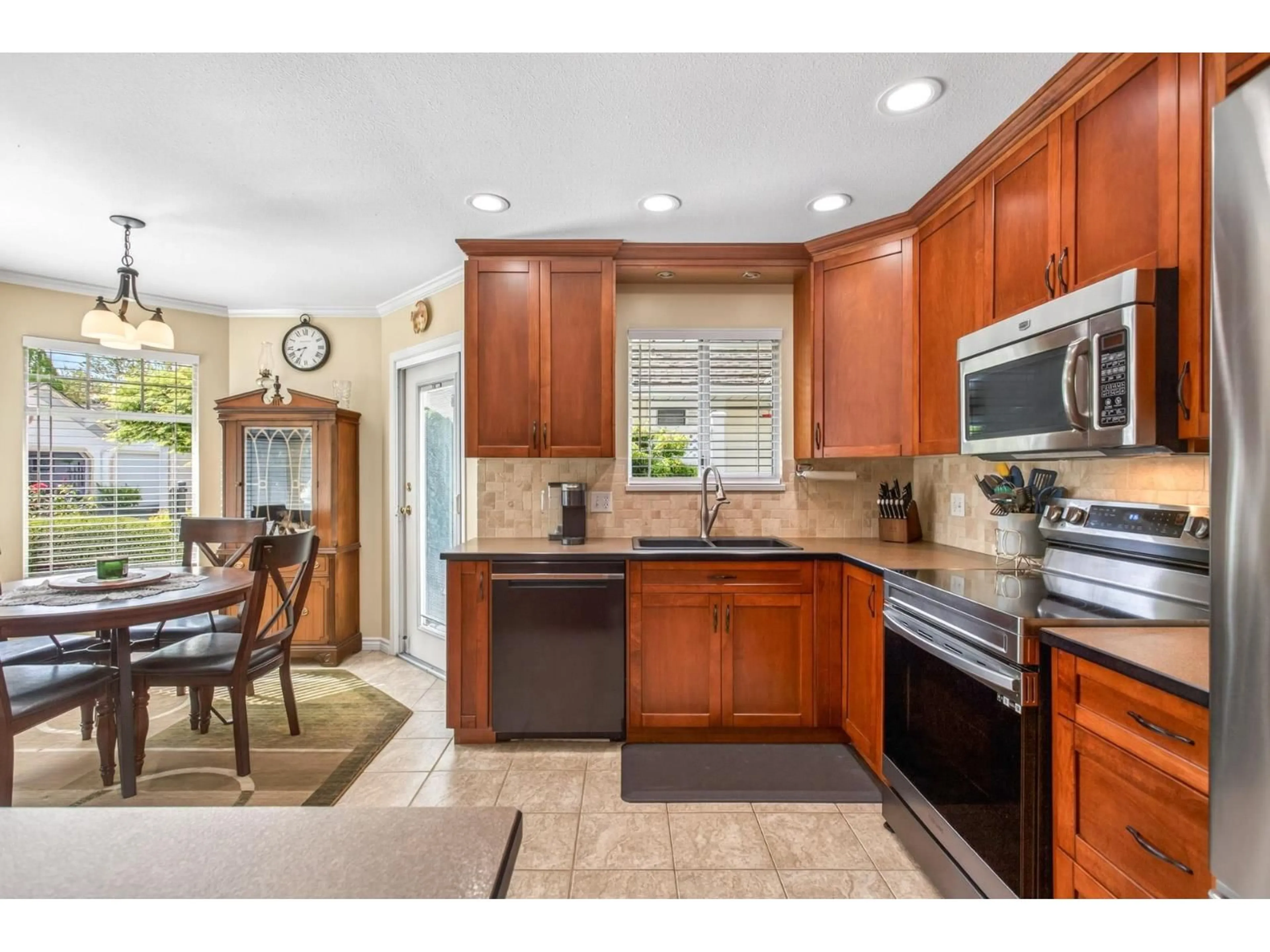 Open concept kitchen, ceramic/tile floor for 158 - 8737 212 STREET, Langley British Columbia V1M2C8