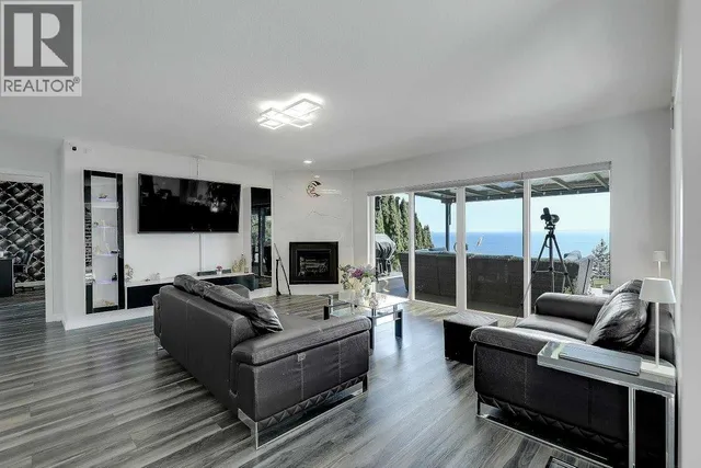 7811 REDROOFFS ROAD, Halfmoon Bay 2