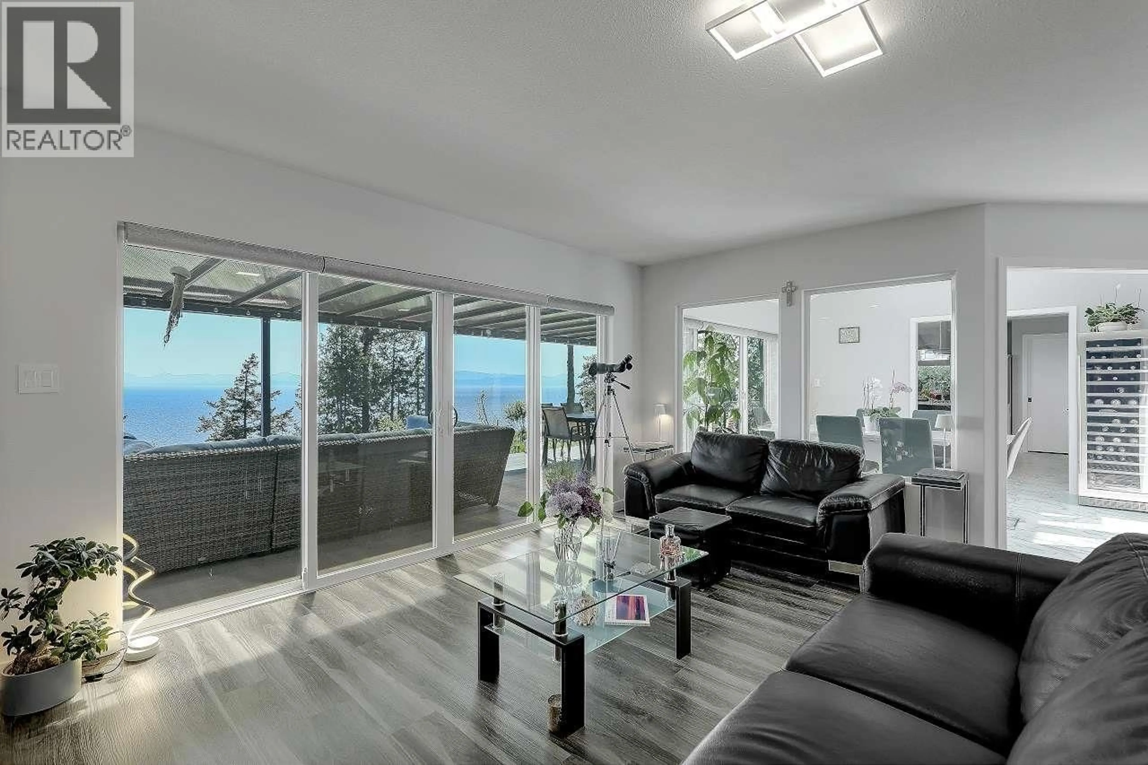 Living room with furniture, unknown for 7811 REDROOFFS ROAD, Halfmoon Bay British Columbia V0N1Y1