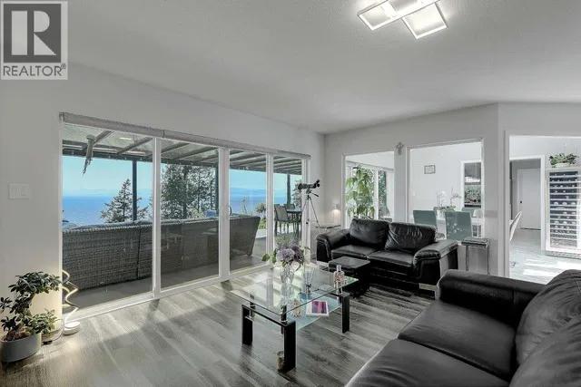 7811 REDROOFFS ROAD, Halfmoon Bay 3