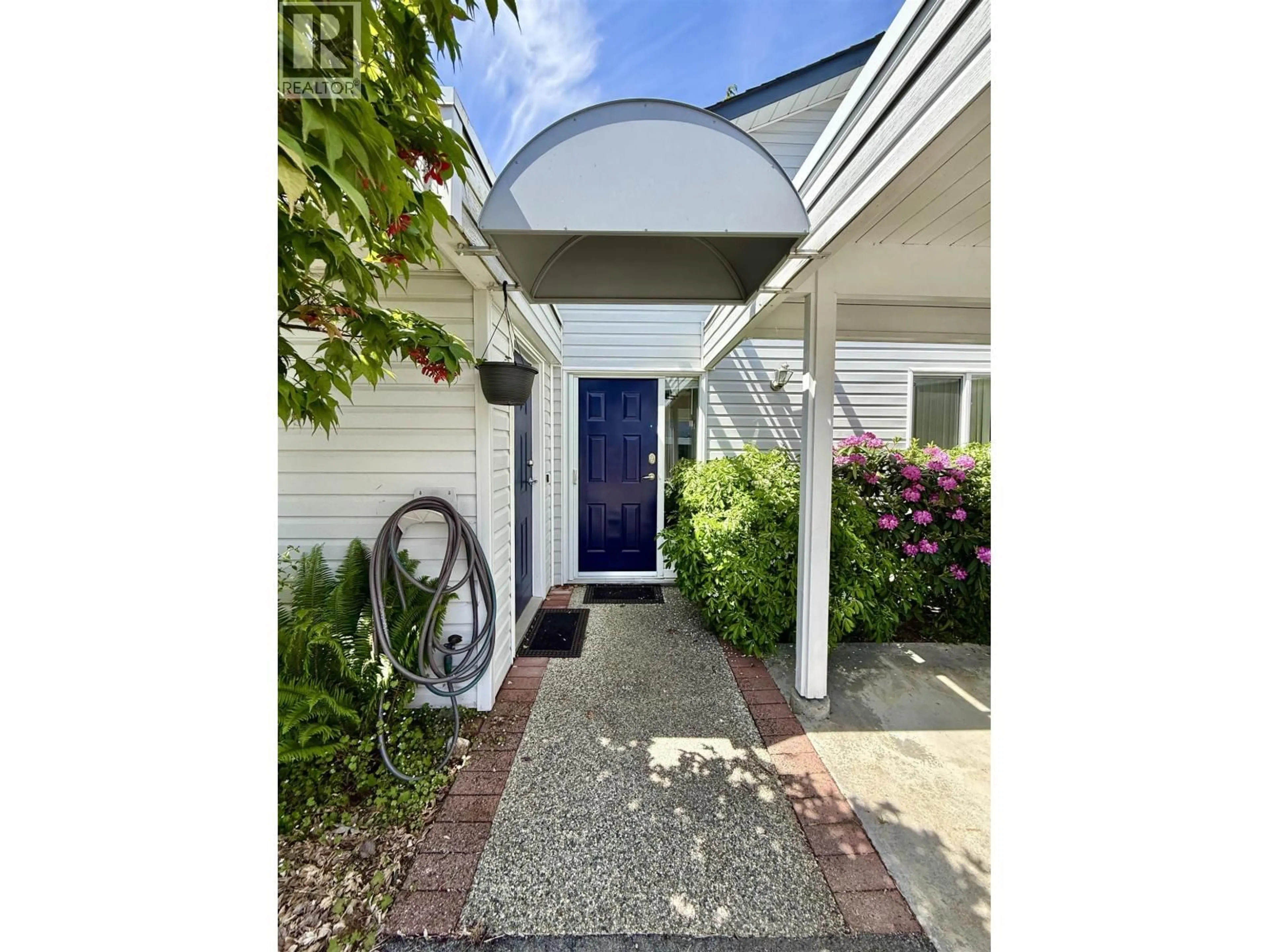 Indoor entryway for 3 - 699 DOUGALL ROAD, Gibsons British Columbia V0N1V8