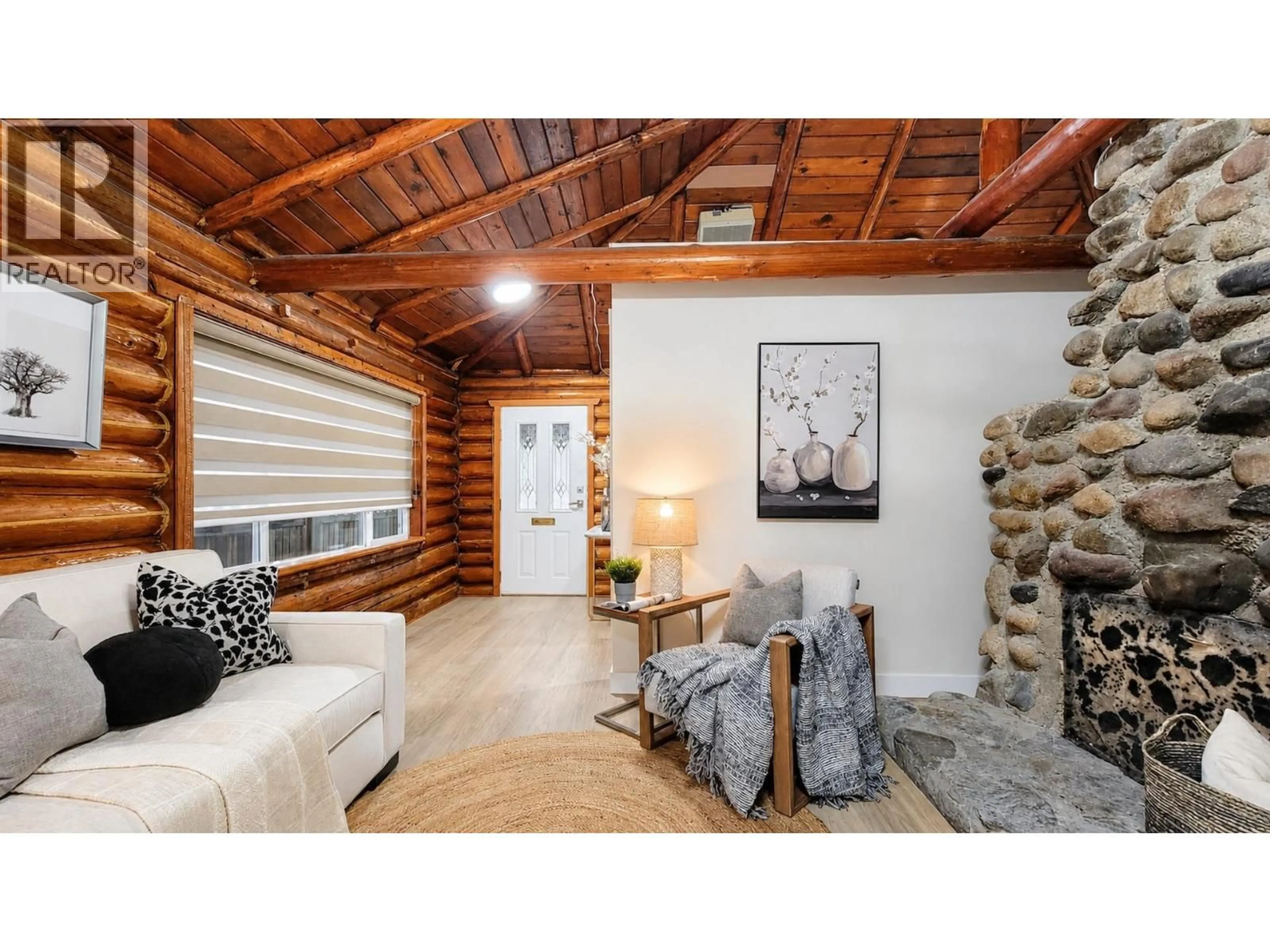 Living room with furniture, wood/laminate floor for 1370 PRAIRIE AVENUE, Port Coquitlam British Columbia V3B1T2
