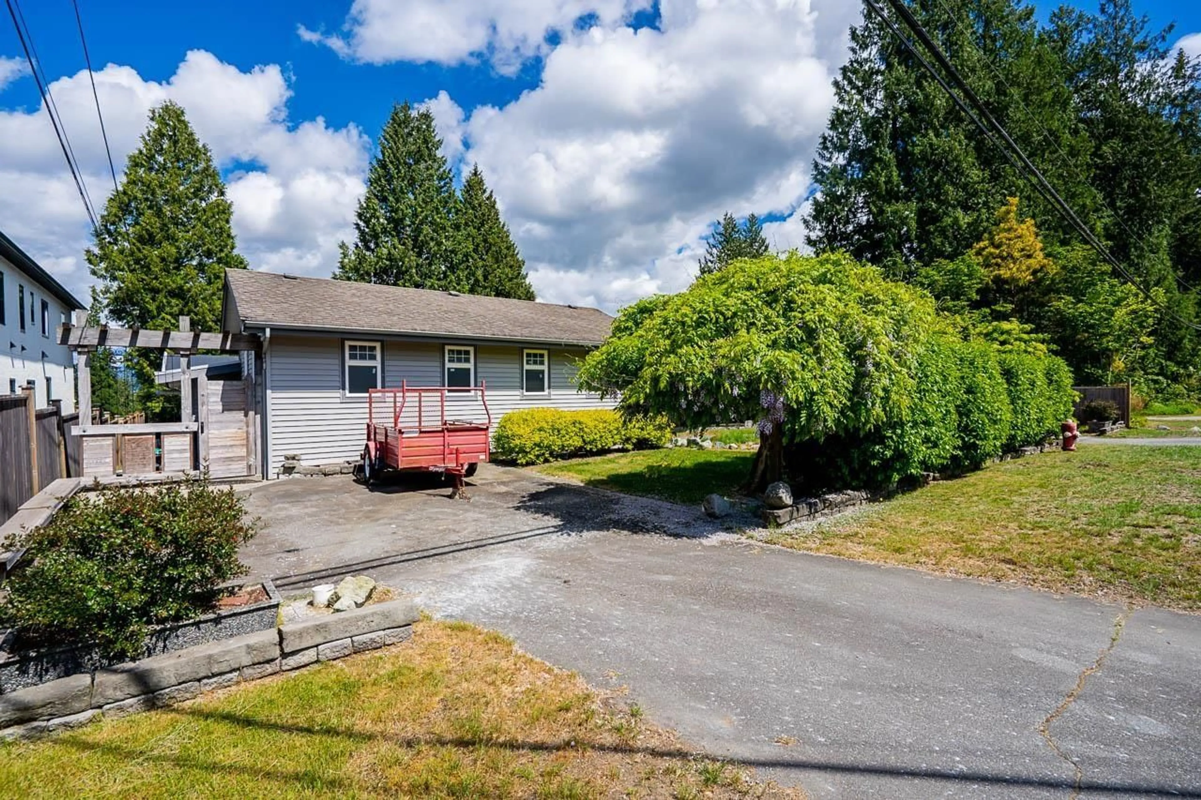 A pic from outside/outdoor area/front of a property/back of a property/a pic from drone, street for 20571 46A AVENUE, Langley British Columbia V3A3J7