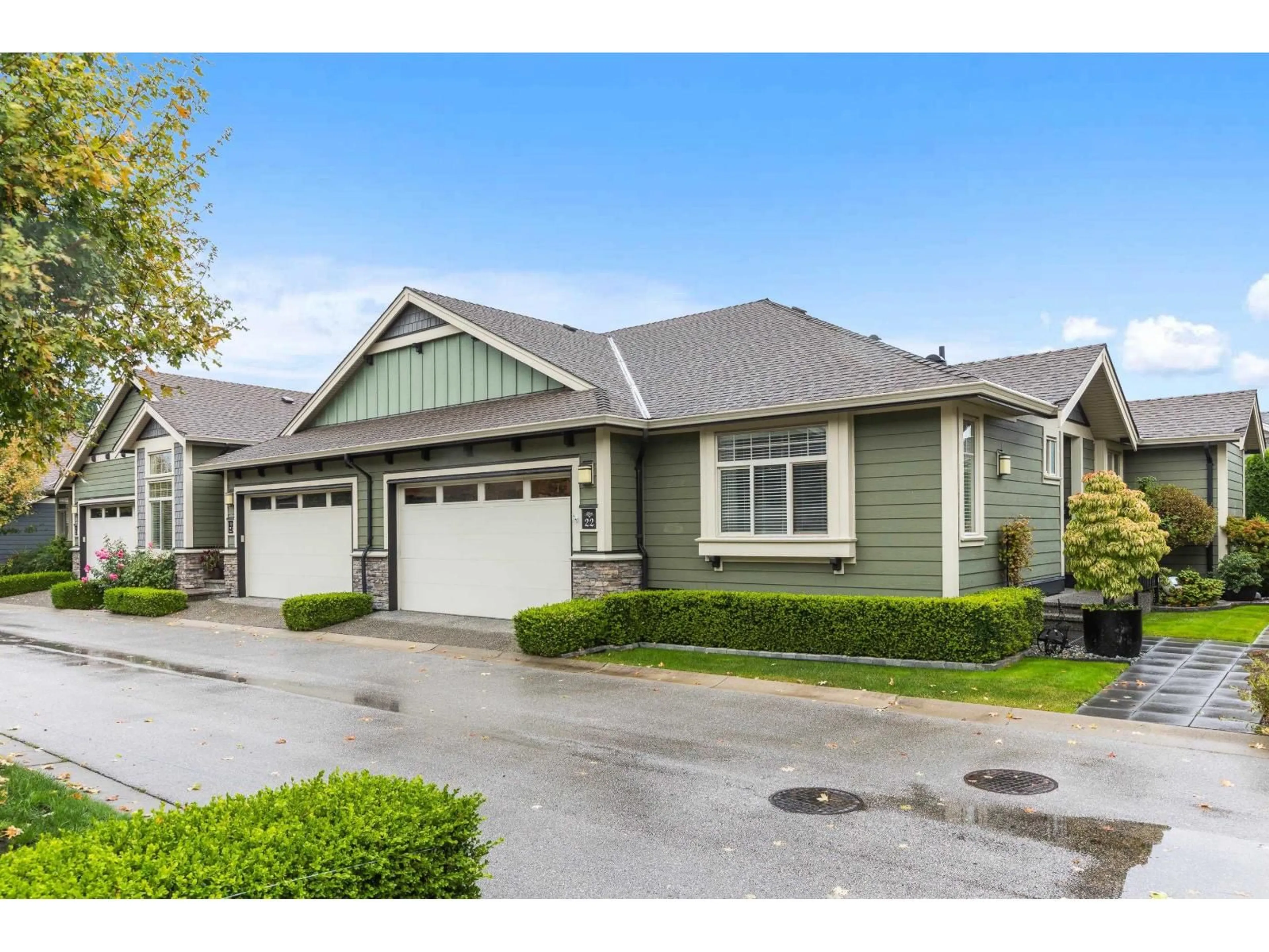 Home with vinyl exterior material, street for 22 - 350 174 STREET, Surrey British Columbia V3Z2N8