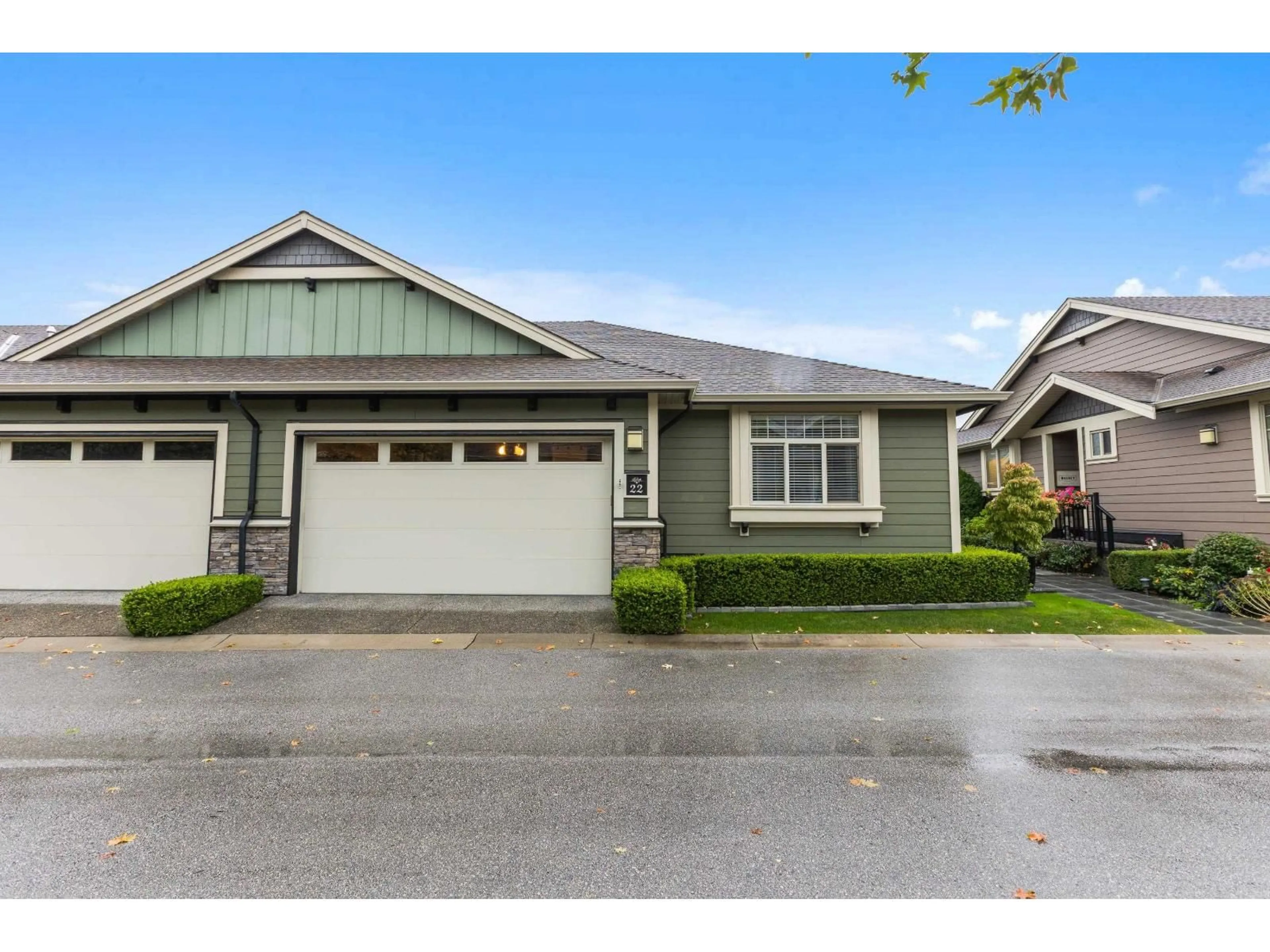 Home with vinyl exterior material, street for 22 - 350 174 STREET, Surrey British Columbia V3Z2N8