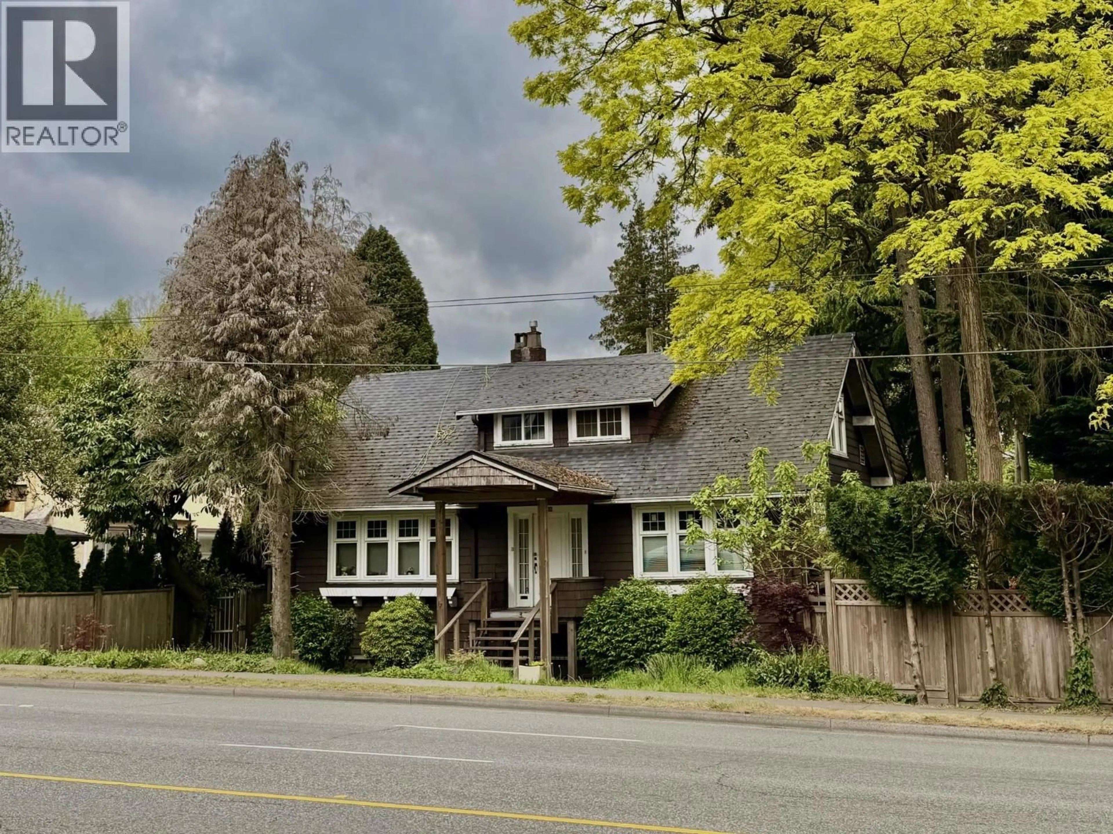 Unknown for 4849 OAK STREET, Vancouver British Columbia V6H2P2