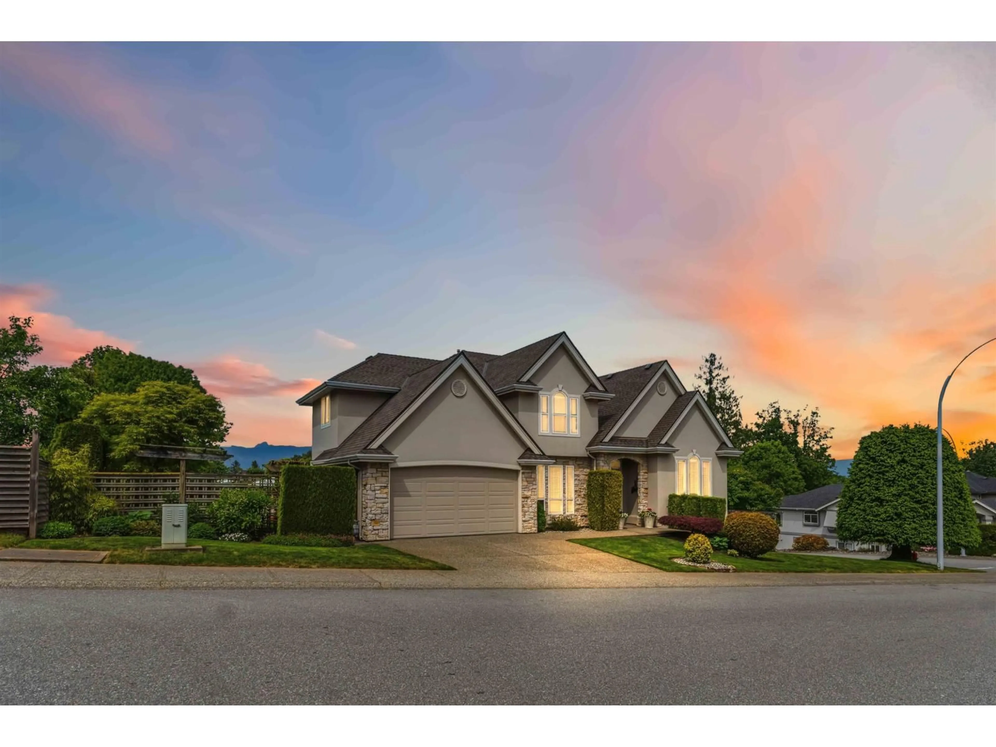 A pic from outside/outdoor area/front of a property/back of a property/a pic from drone, mountain view for 17087 104A AVENUE, Surrey British Columbia V4N4W5