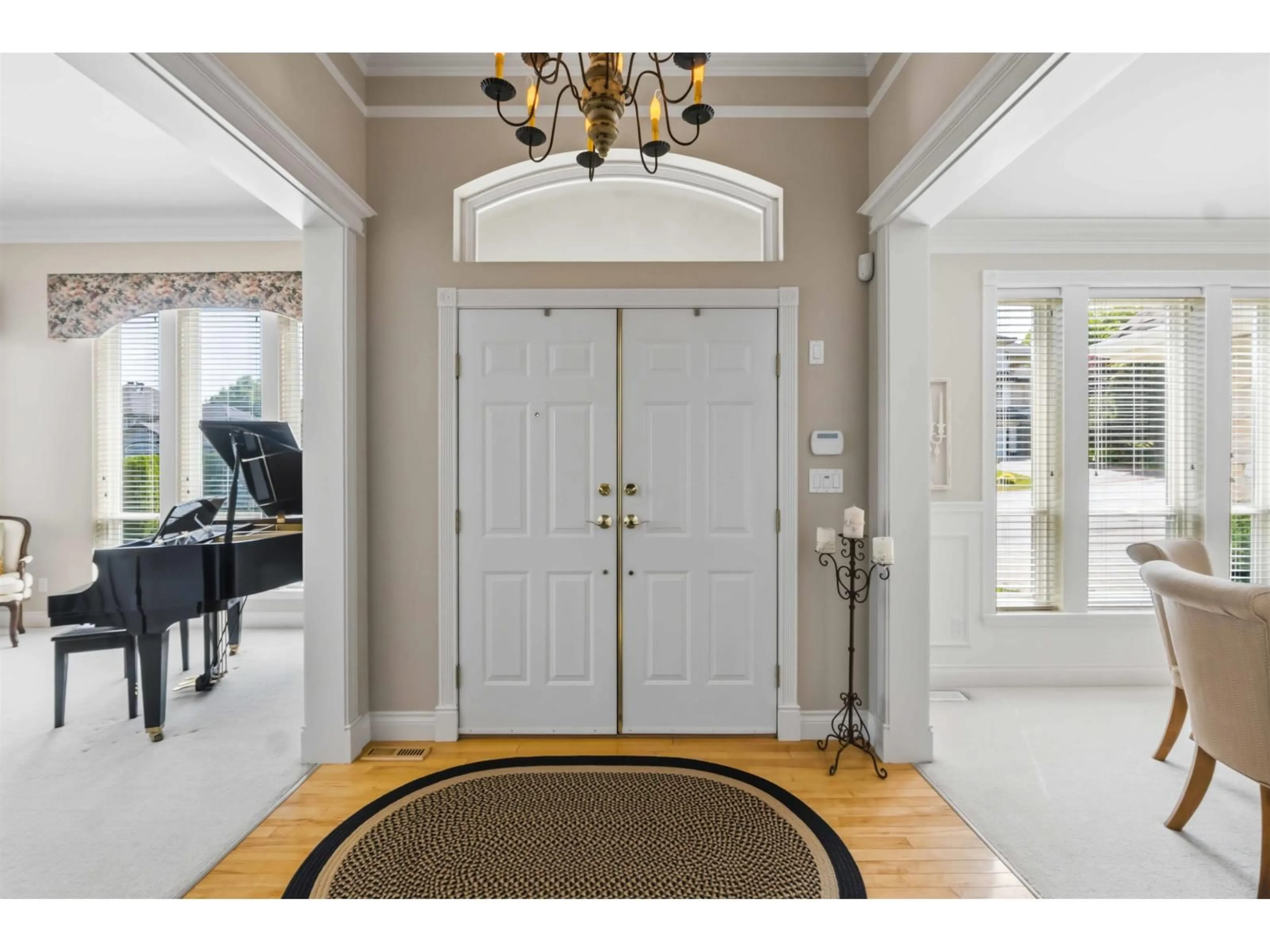 Indoor entryway for 17087 104A AVENUE, Surrey British Columbia V4N4W5
