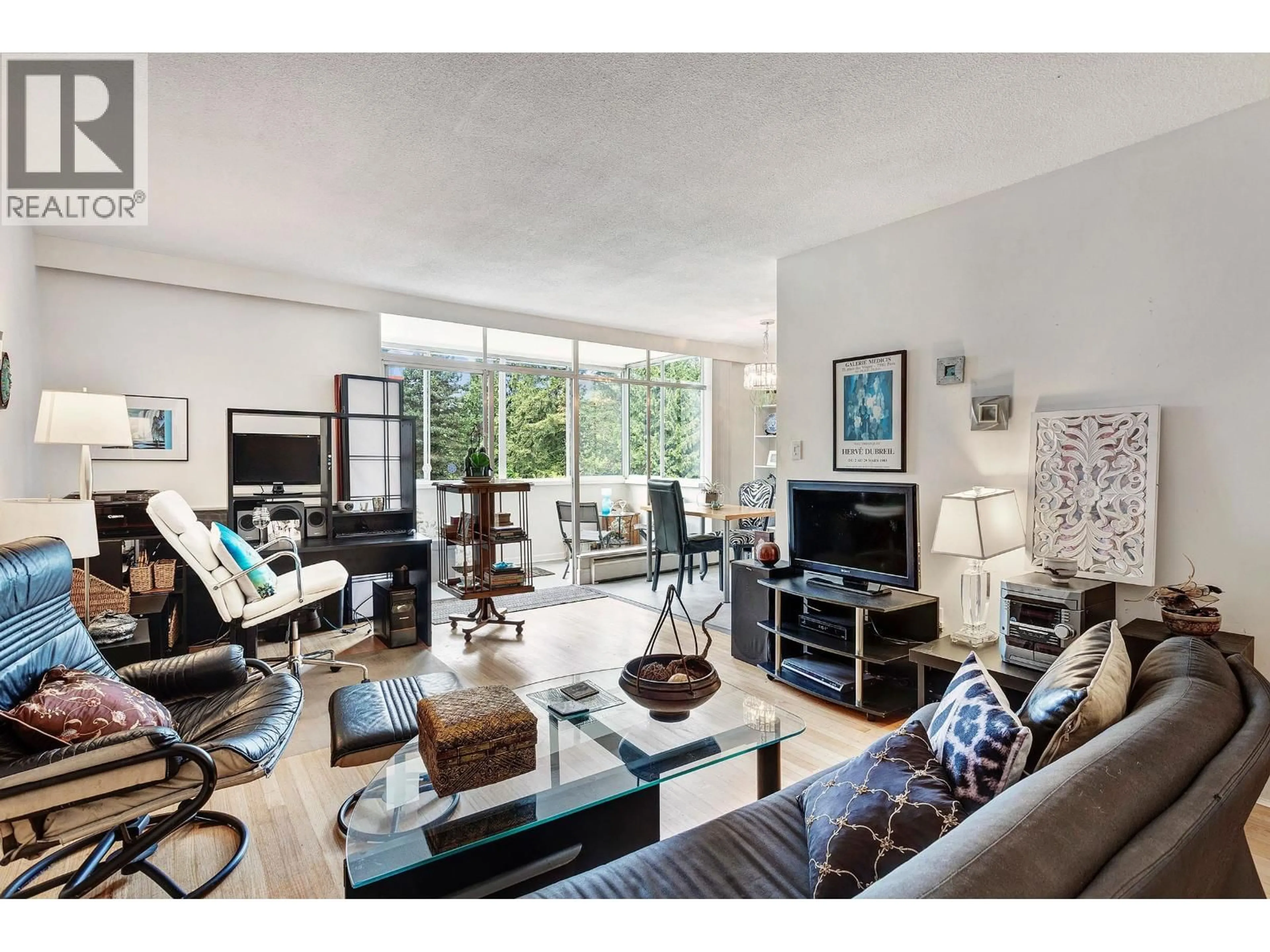 Living room with furniture, unknown for 404 - 1425 ESQUIMALT AVENUE, West Vancouver British Columbia V7T1L1
