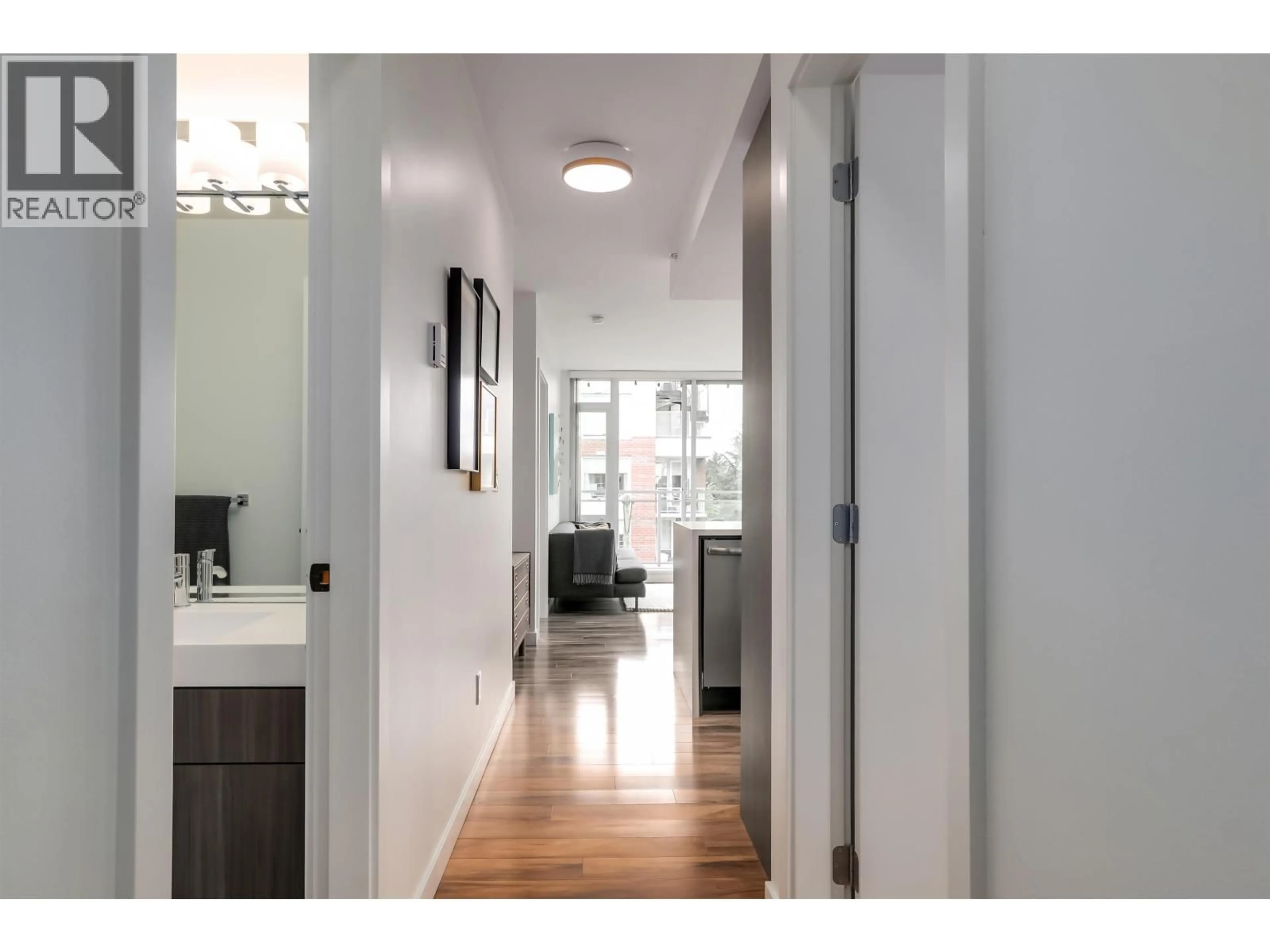 Indoor entryway for 607 - 289 6 AVENUE, Vancouver British Columbia V5T0E9