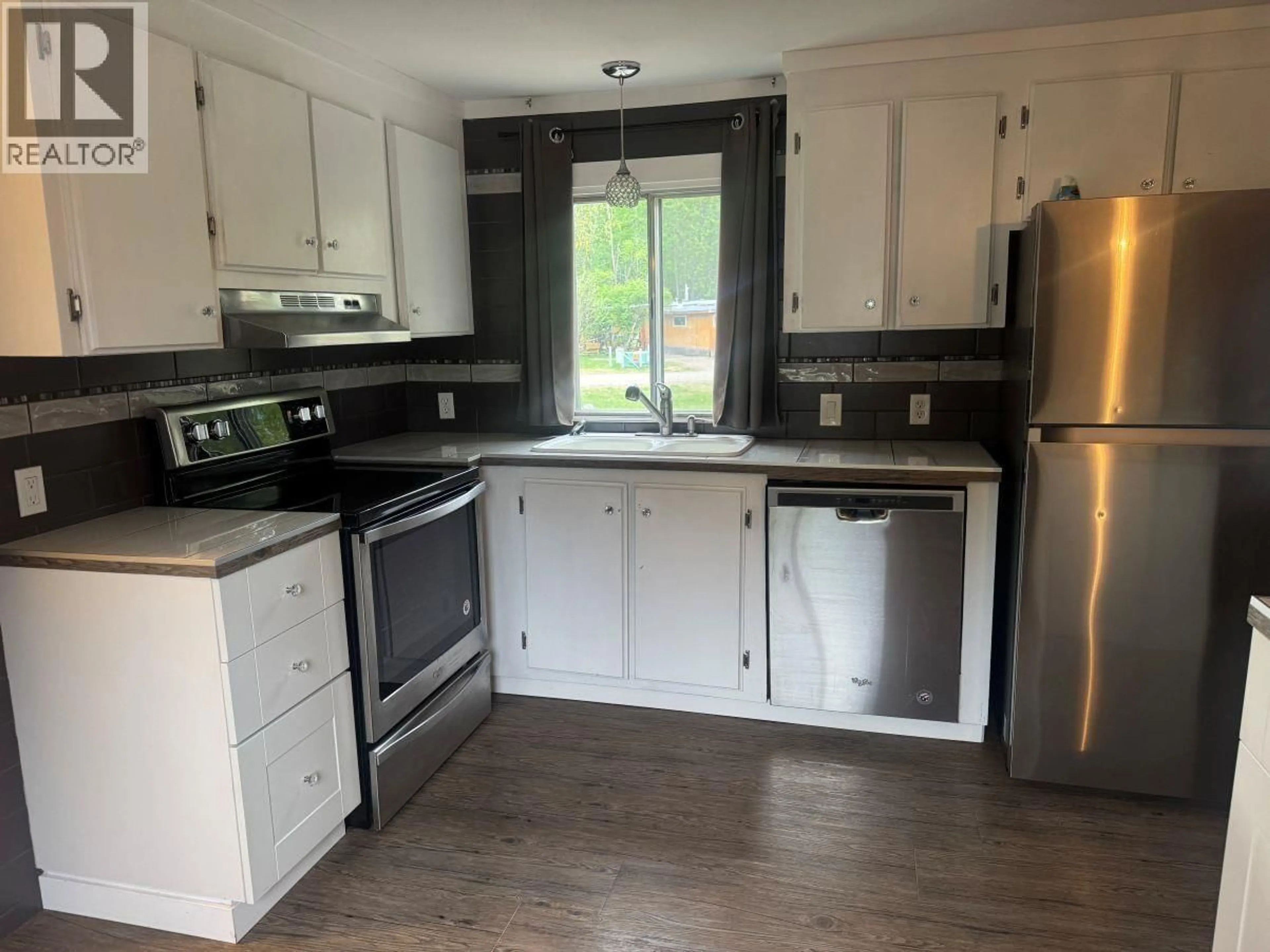 Standard kitchen, wood/laminate floor for 30 - 6100 DAKELH, Prince George British Columbia V2N4R1