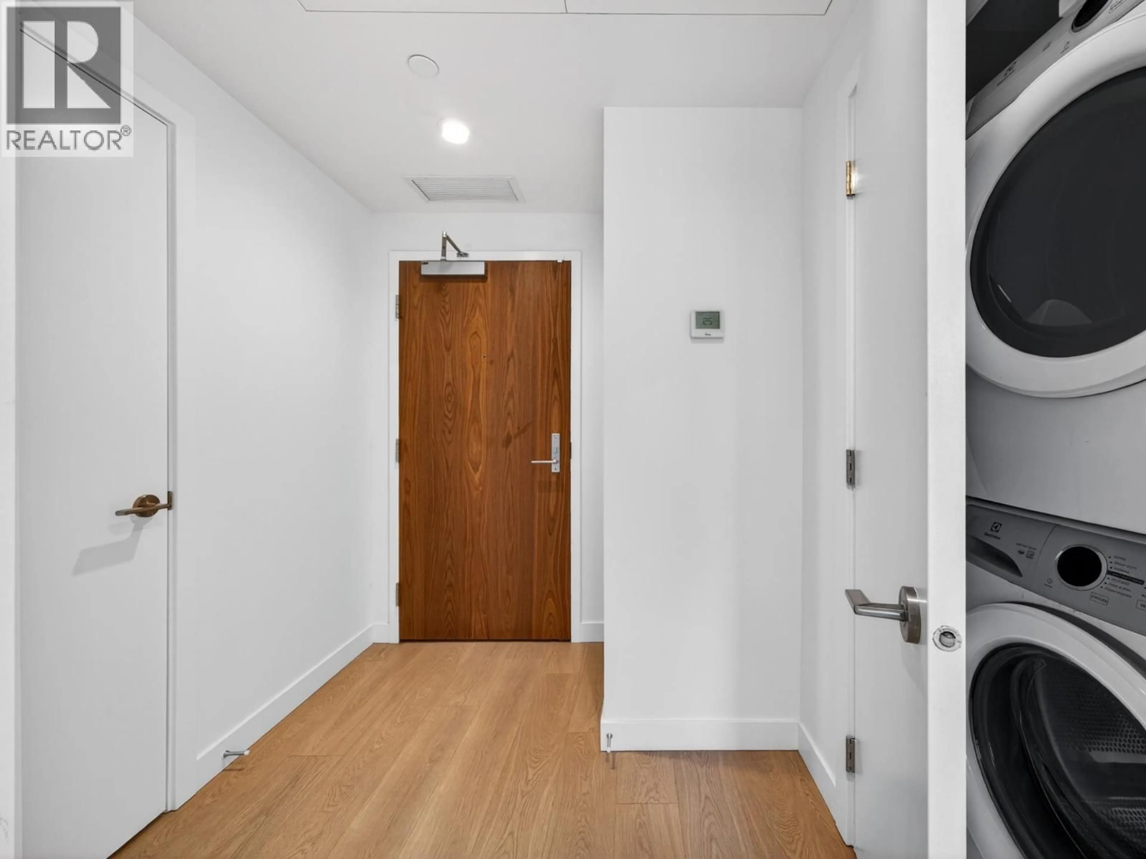 Indoor entryway for 2202 - 6537 TELFORD AVENUE, Burnaby British Columbia V5H0K9