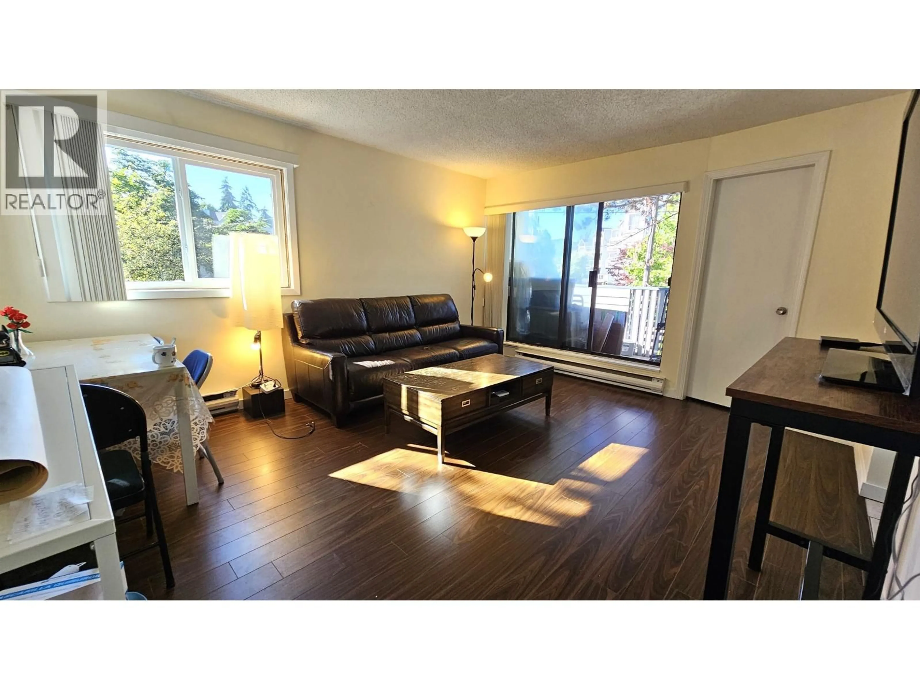 Living room with furniture, wood/laminate floor for 123 - 8700 ACKROYD ROAD, Richmond British Columbia V6X3G2