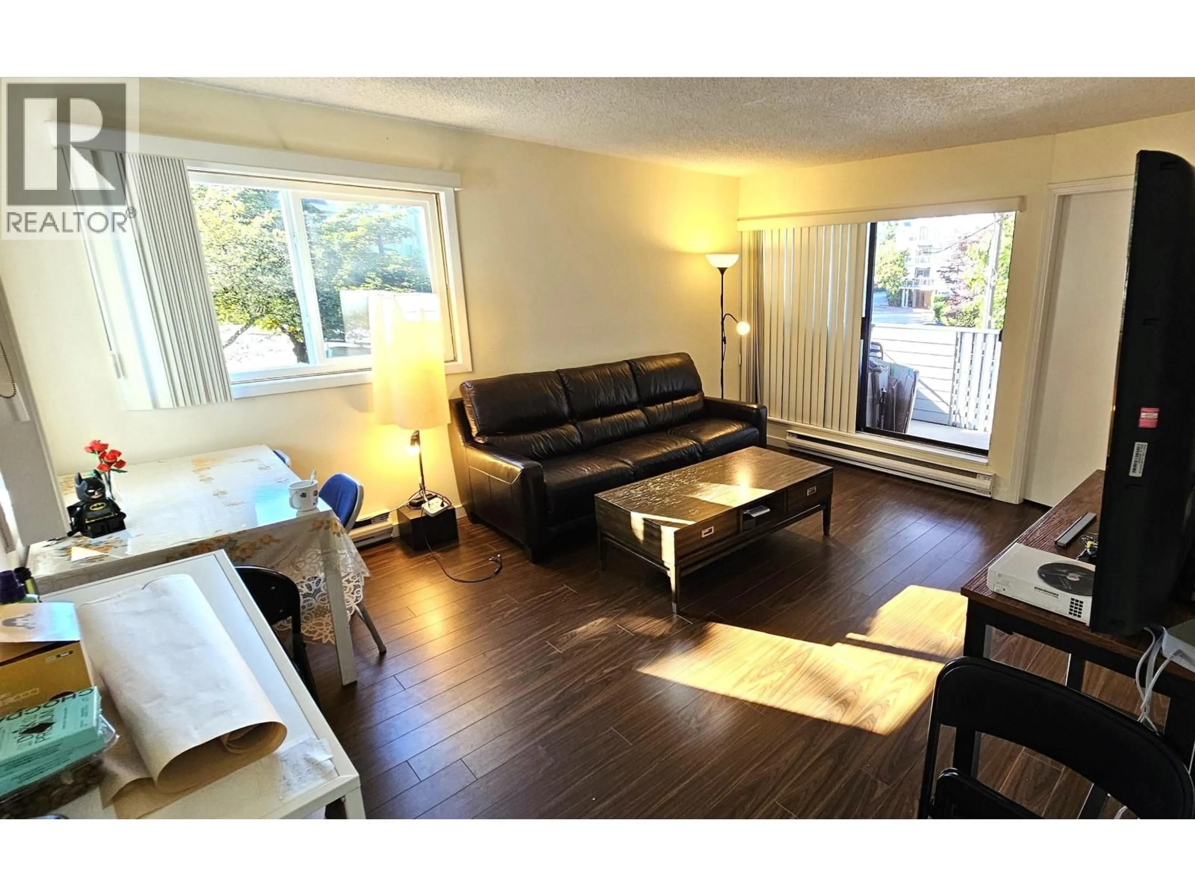 Living room with furniture, wood/laminate floor for 123 - 8700 ACKROYD ROAD, Richmond British Columbia V6X3G2