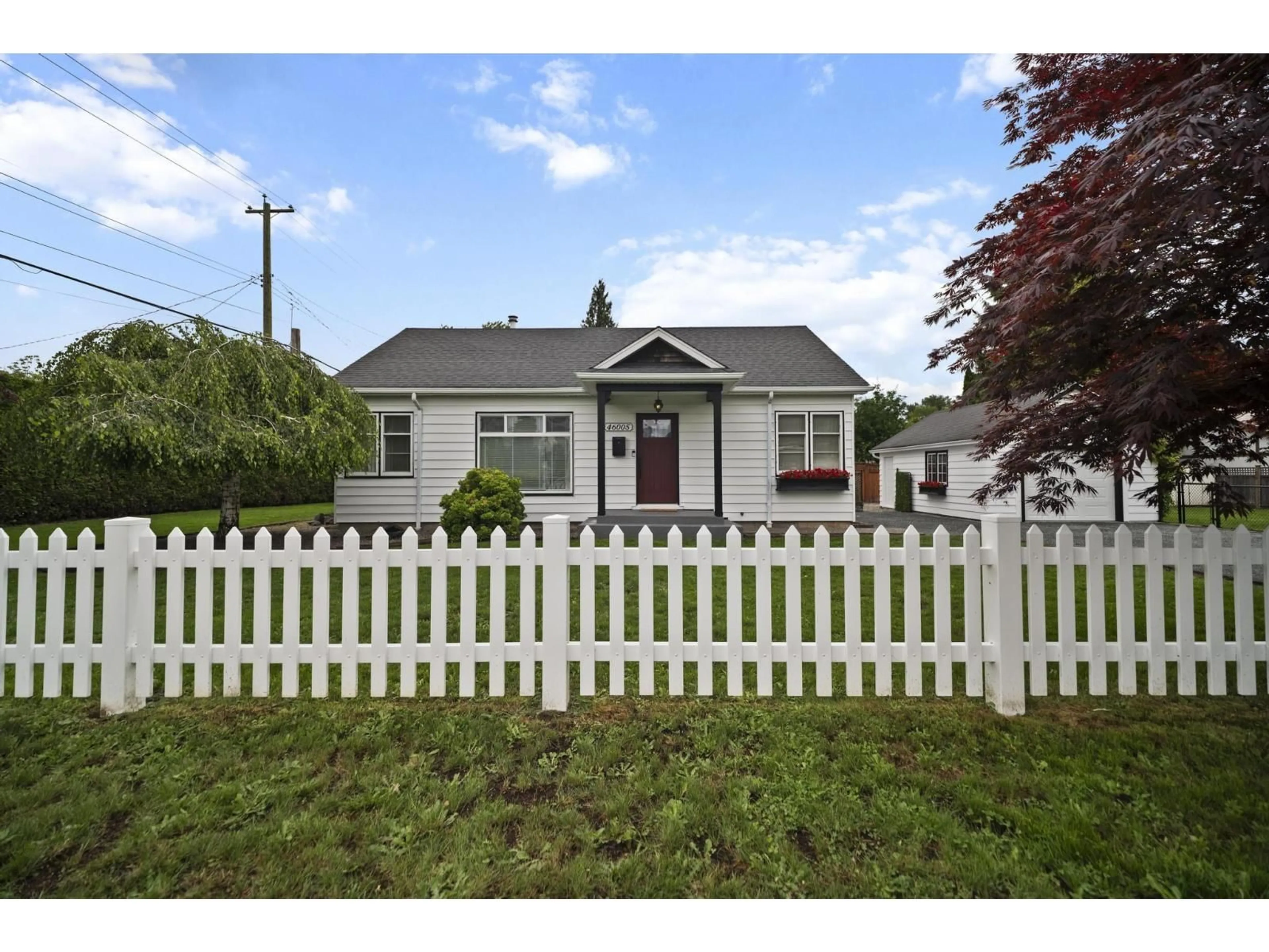 Home with vinyl exterior material, street for 46005 RIVERSIDE DRIVE, Chilliwack British Columbia V2P3K7