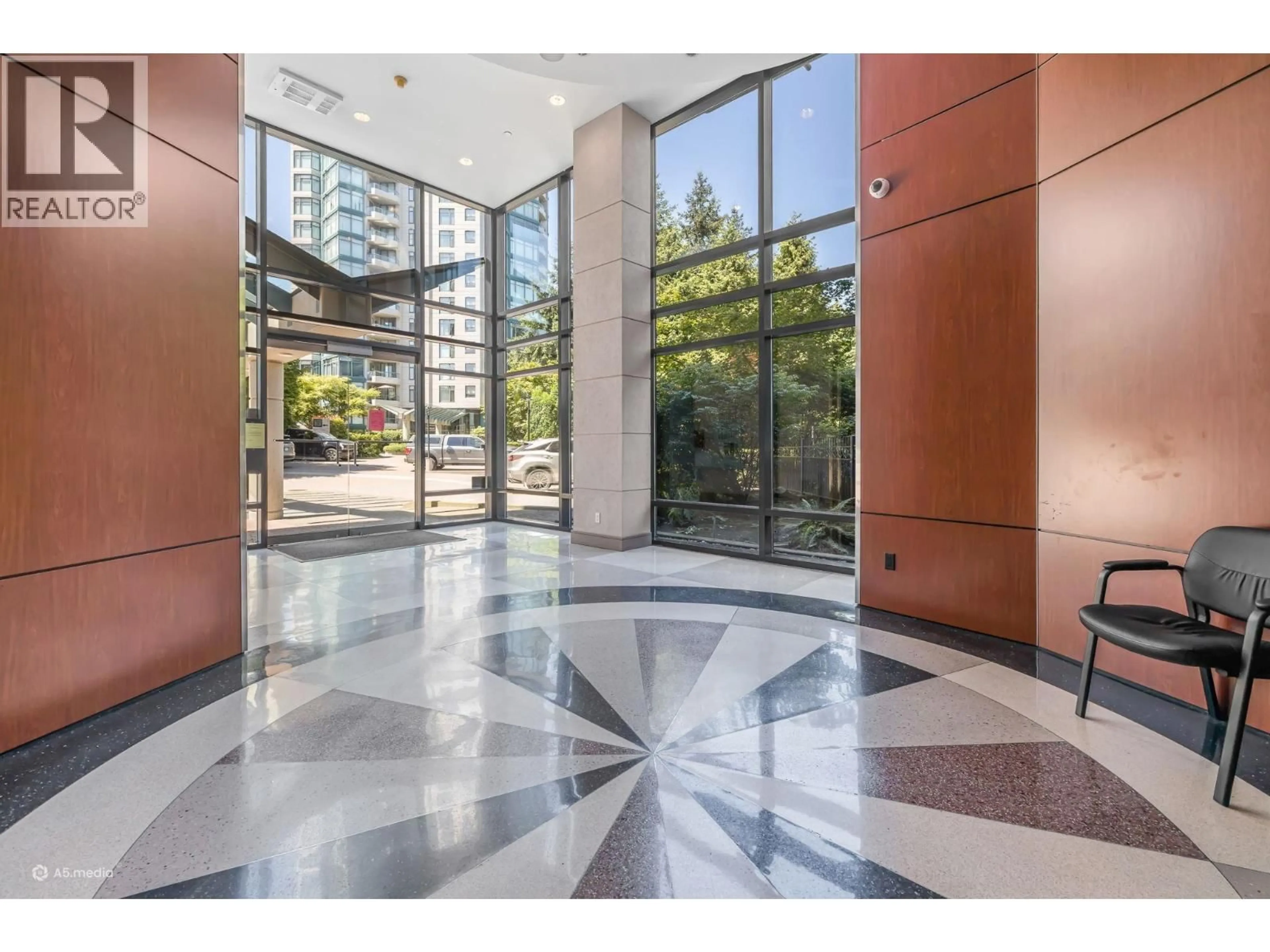 Indoor foyer for 1103 - 4567 HAZEL STREET, Burnaby British Columbia V5H4V4