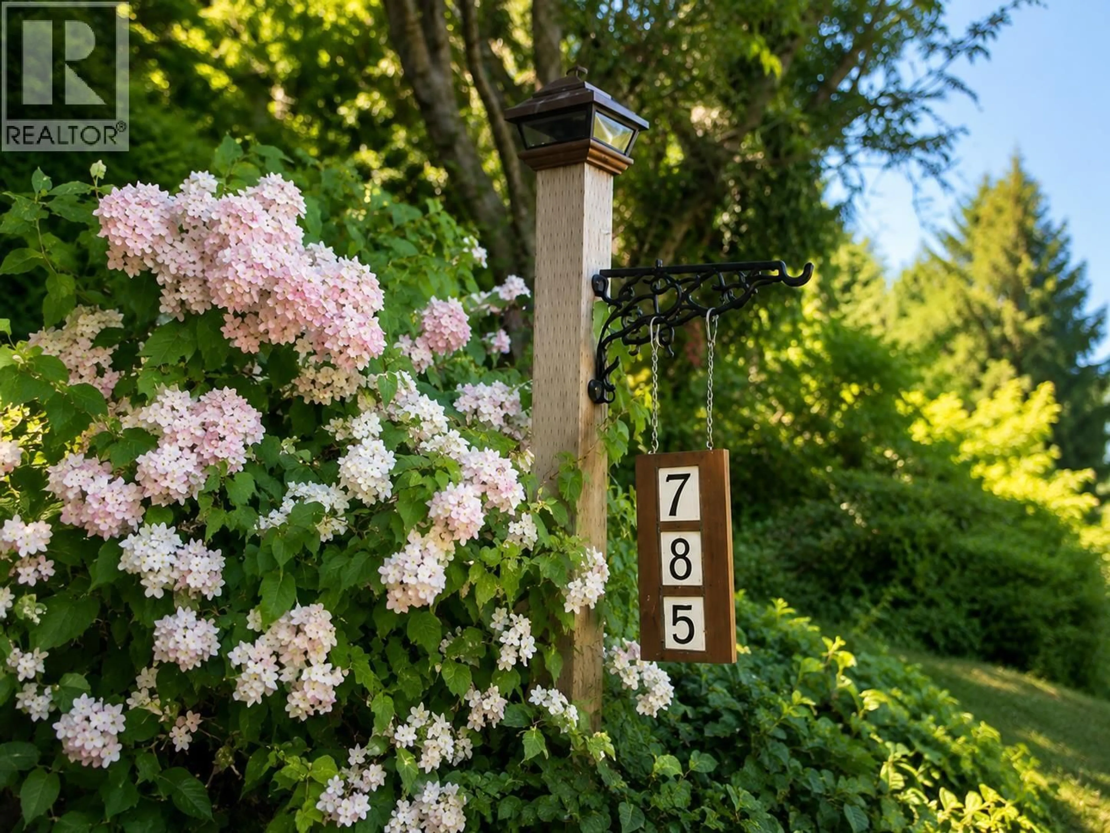 Indoor entryway for 785 ANDERSON CRESCENT, West Vancouver British Columbia V7T1S4