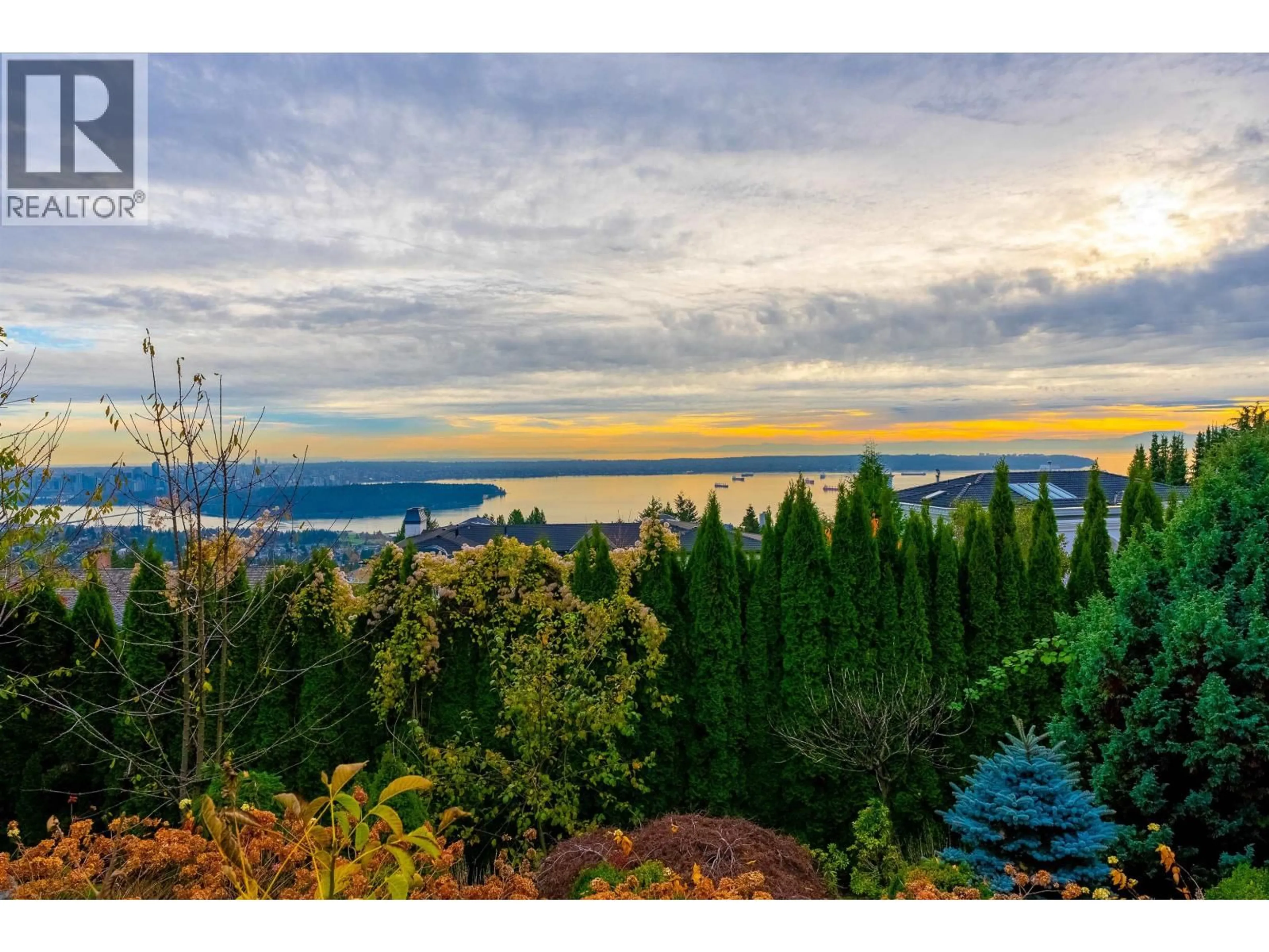 A pic from outside/outdoor area/front of a property/back of a property/a pic from drone, mountain view for 1409 CHARTWELL DRIVE, West Vancouver British Columbia V7S2R7
