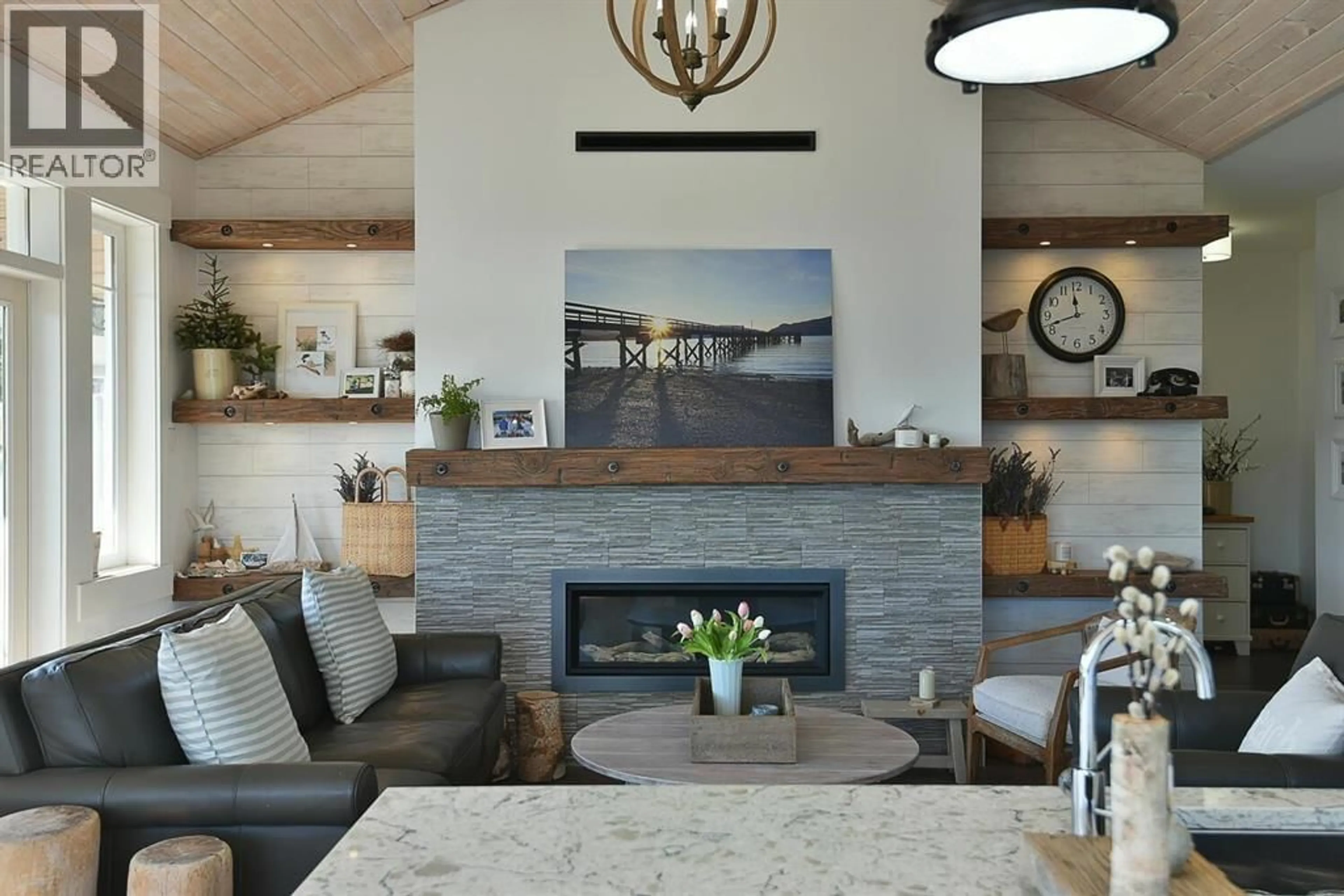 Open concept kitchen, unknown for 605 WOODLAND AVENUE, Gibsons British Columbia V0N1V1